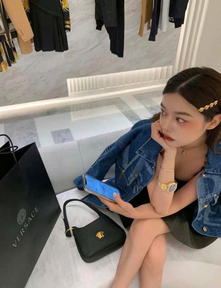 Kẹp Tóc Versace Đồng Xu