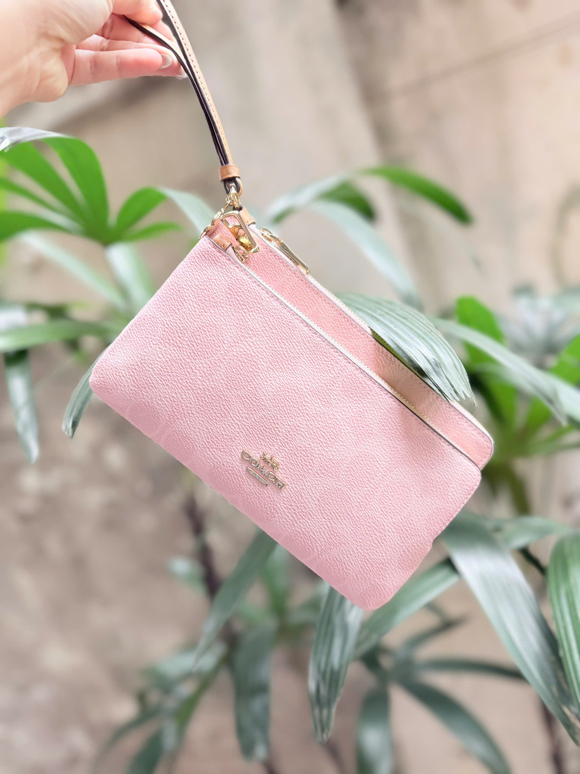 Túi Clutch Coach Hồng