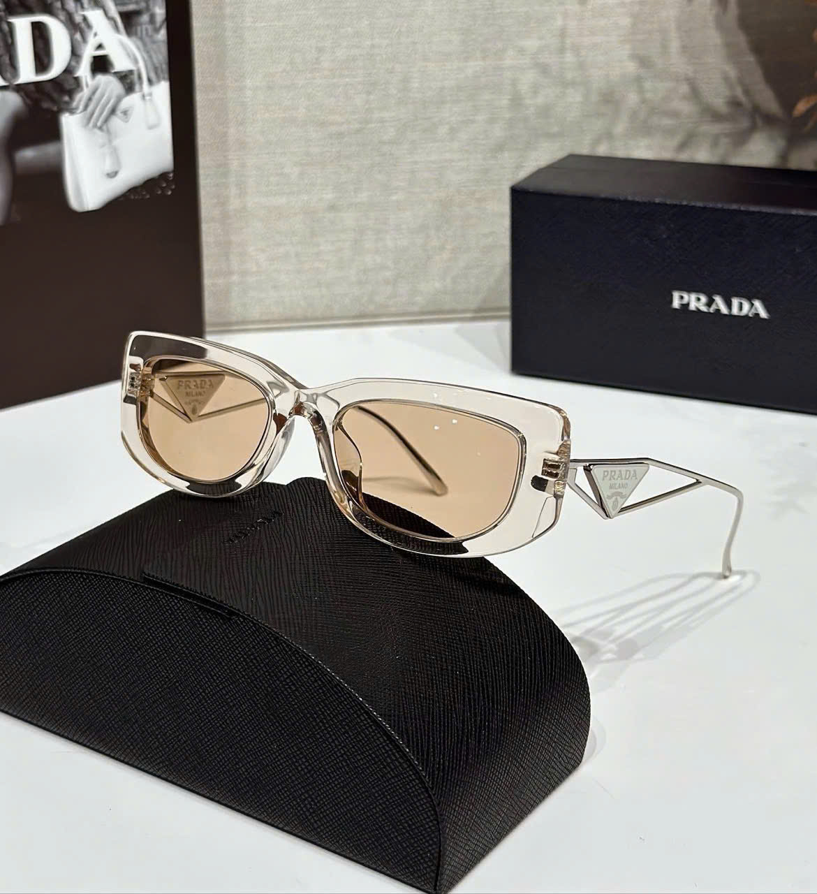 Kính Prada