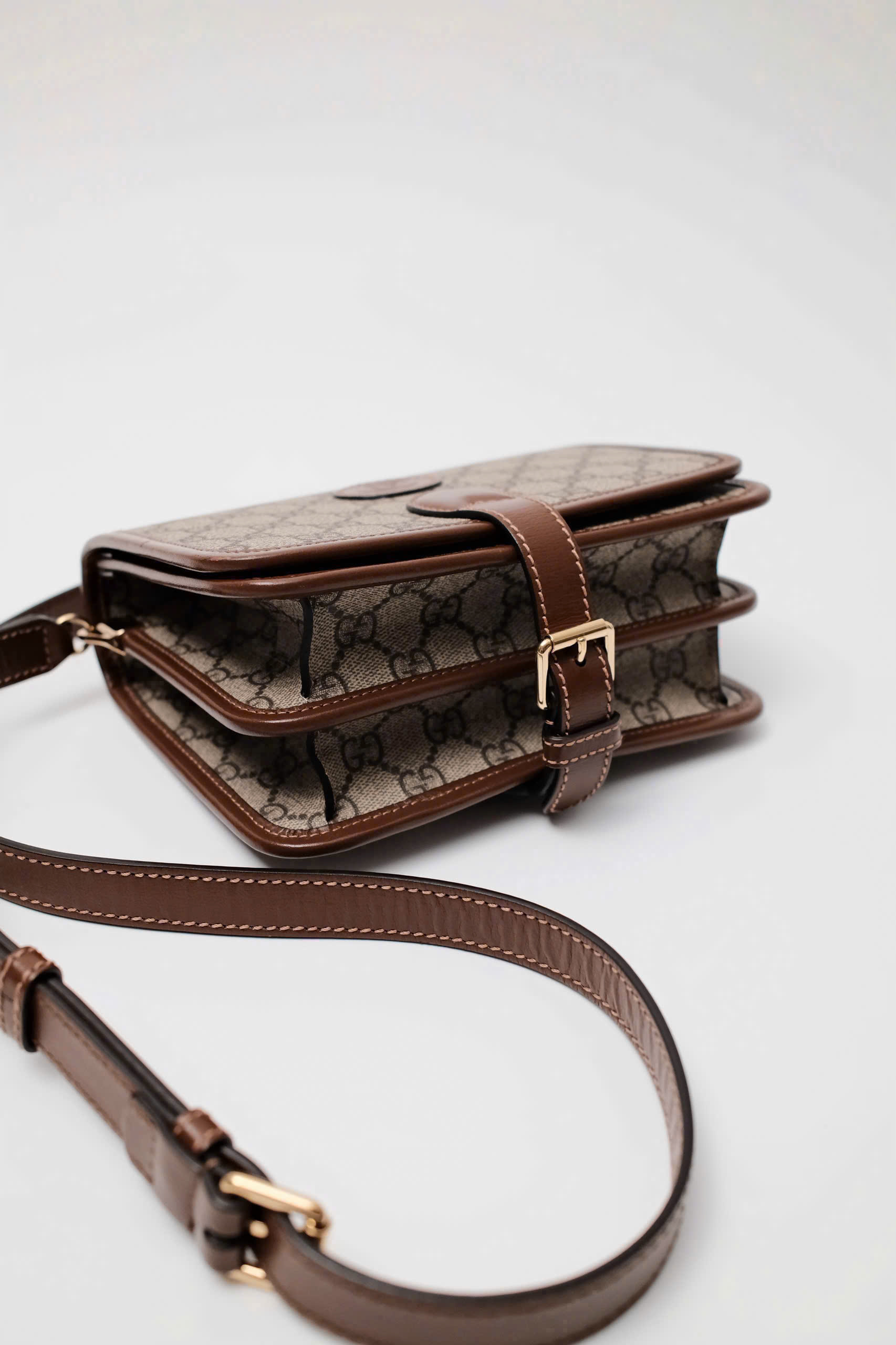Túi xách Gucci Supreme Interlocking Crossbody Bag