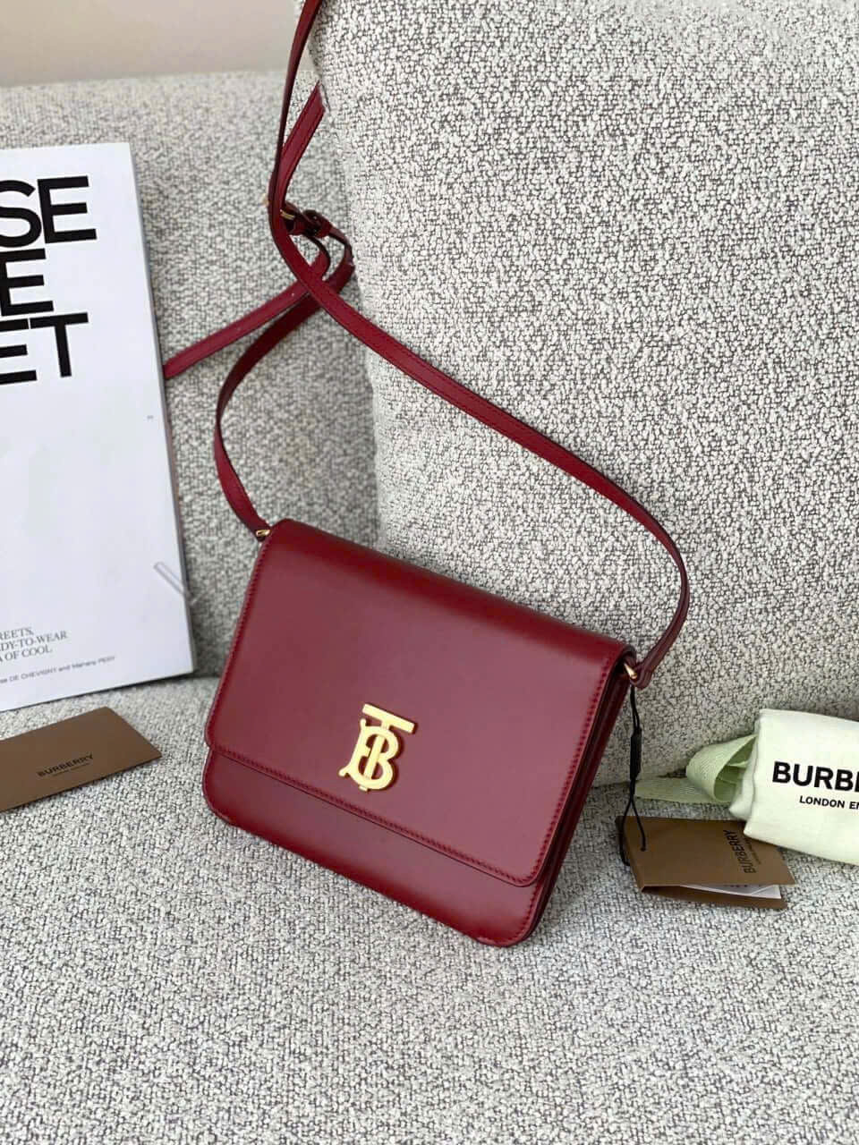 Túi Xách Woc Burberry Đỏ