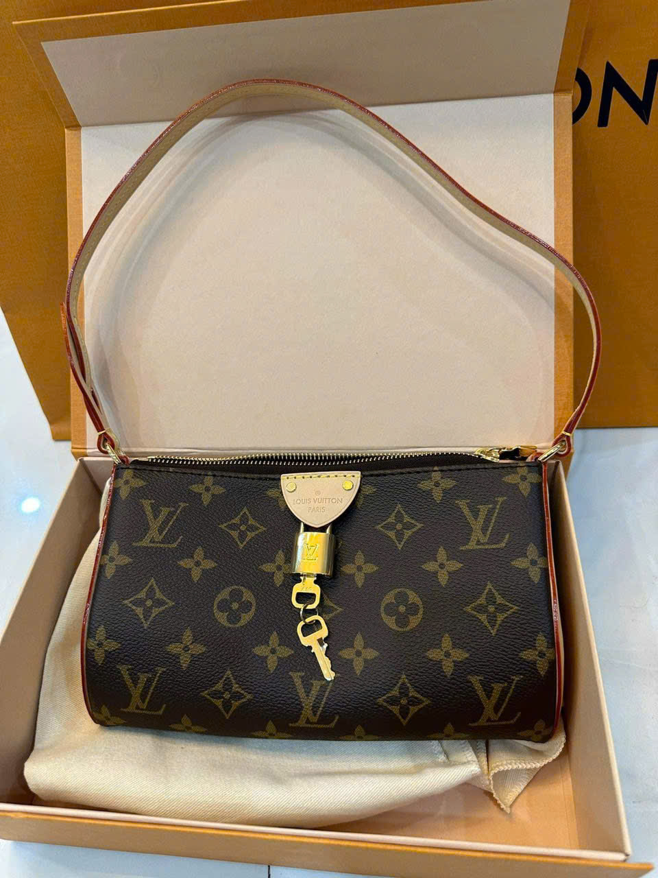 Túi Đeo Vai Louis Vuitton Tirette
