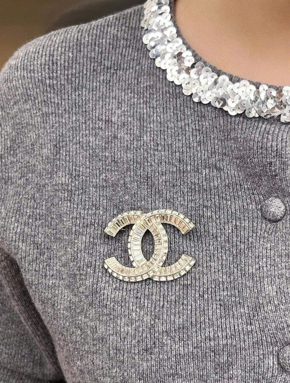 Cài áo Chanel