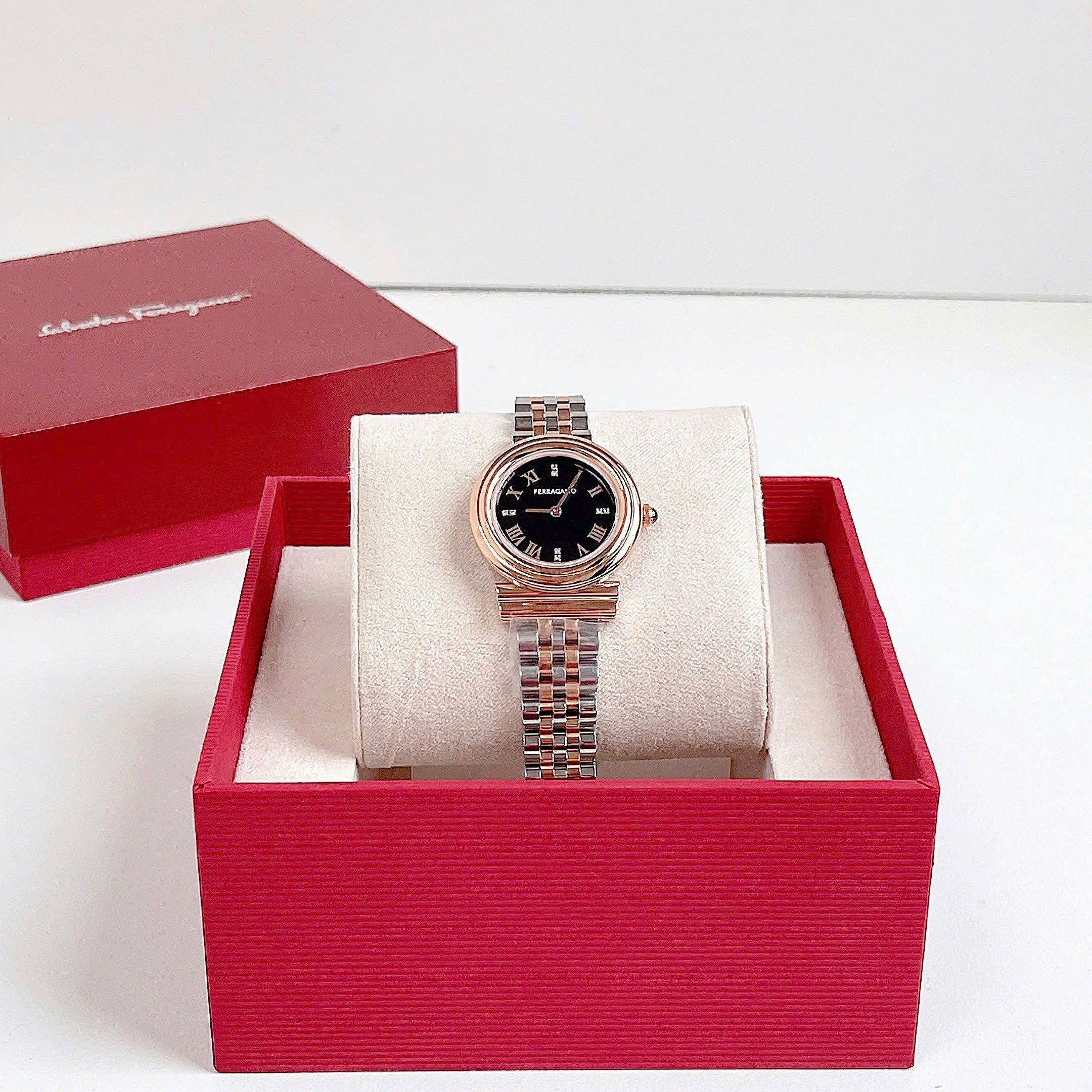 Đồng Hồ Salvatore Ferragamo Gancini