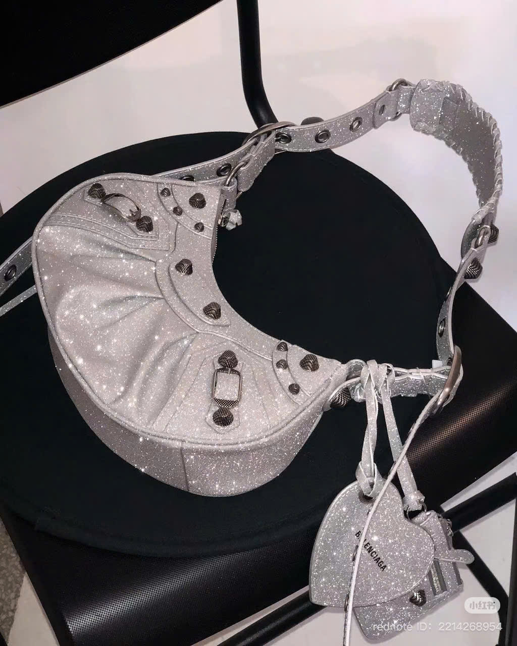 Túi xách Balenciaga le cagole