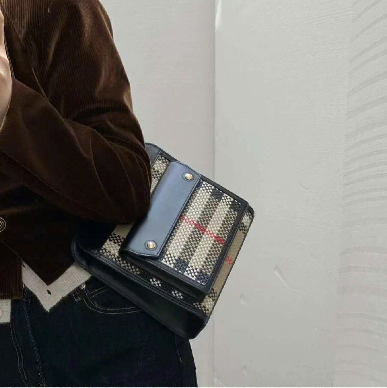 Túi xách Burberry Pocket