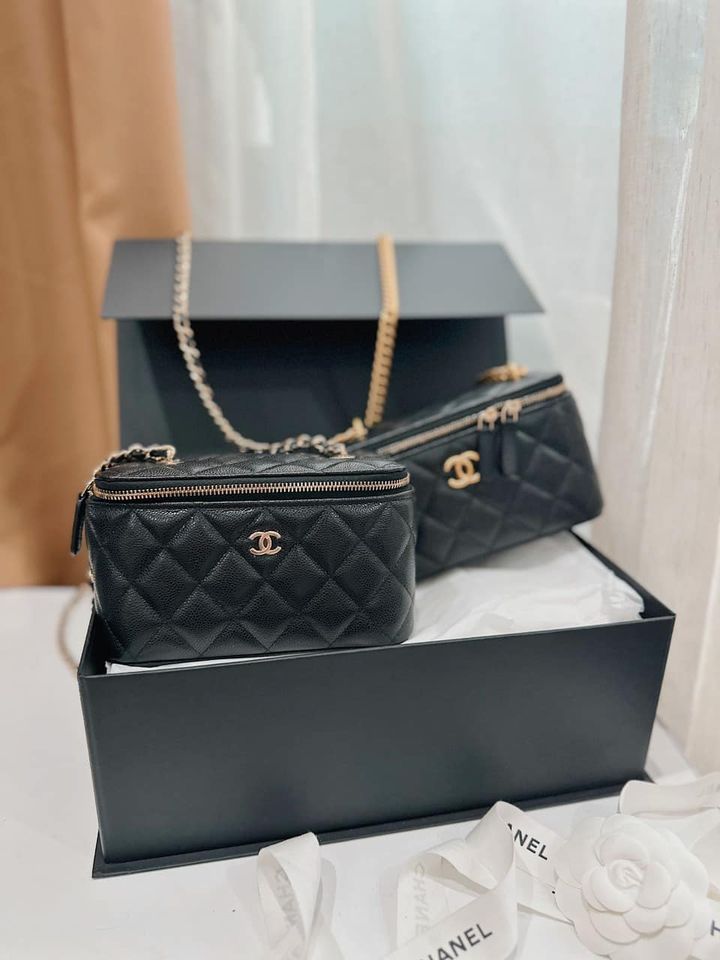 Chanel Vanity charm tim