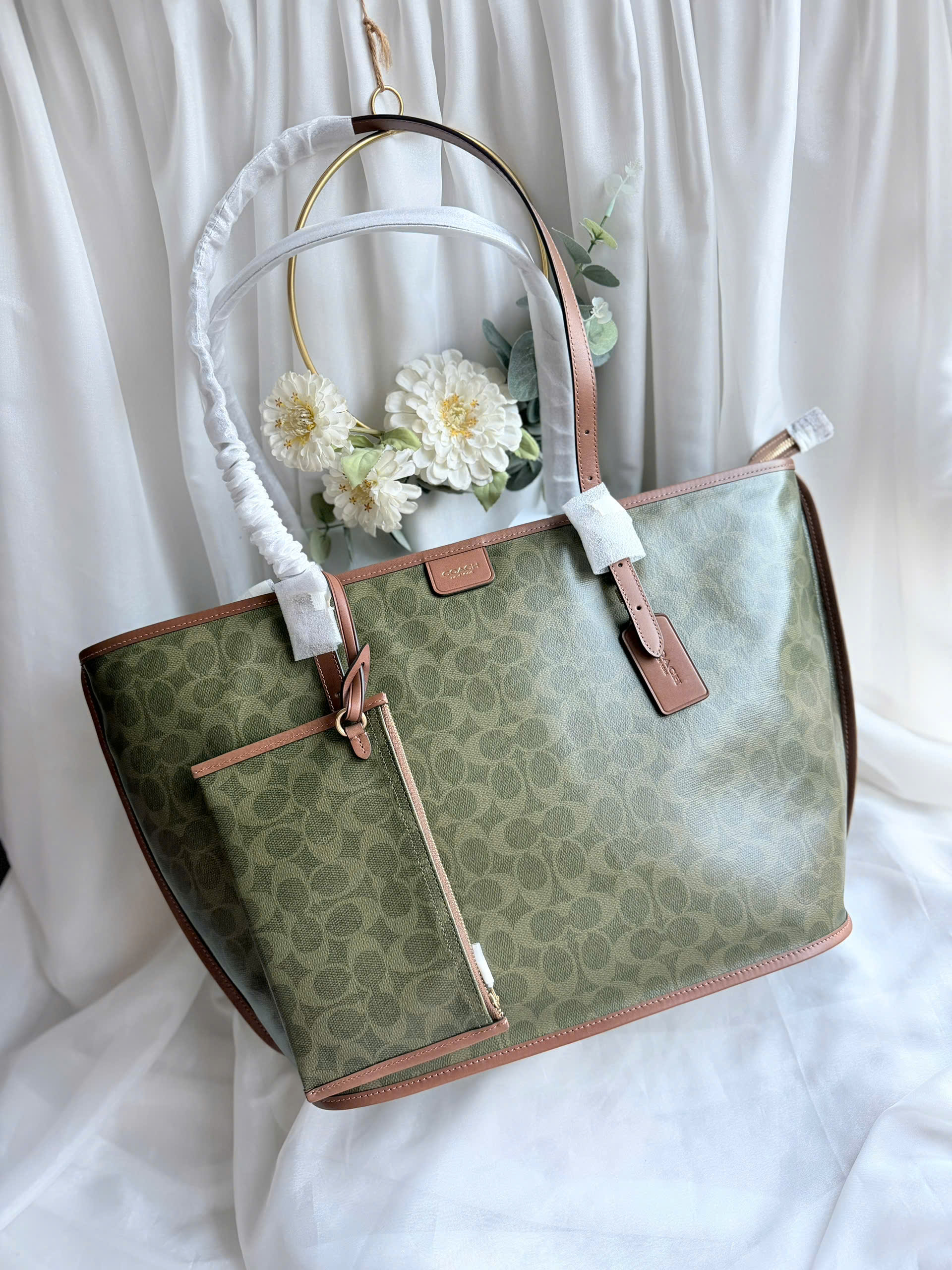 Túi Coach Taxi Tote Canvas