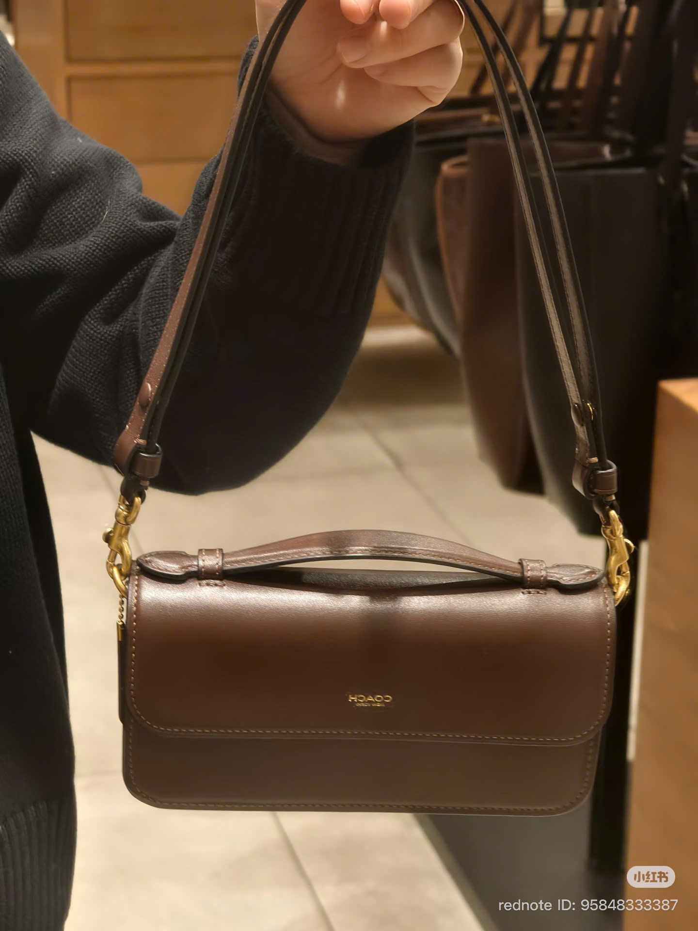 Túi Coach Elora Top Handle