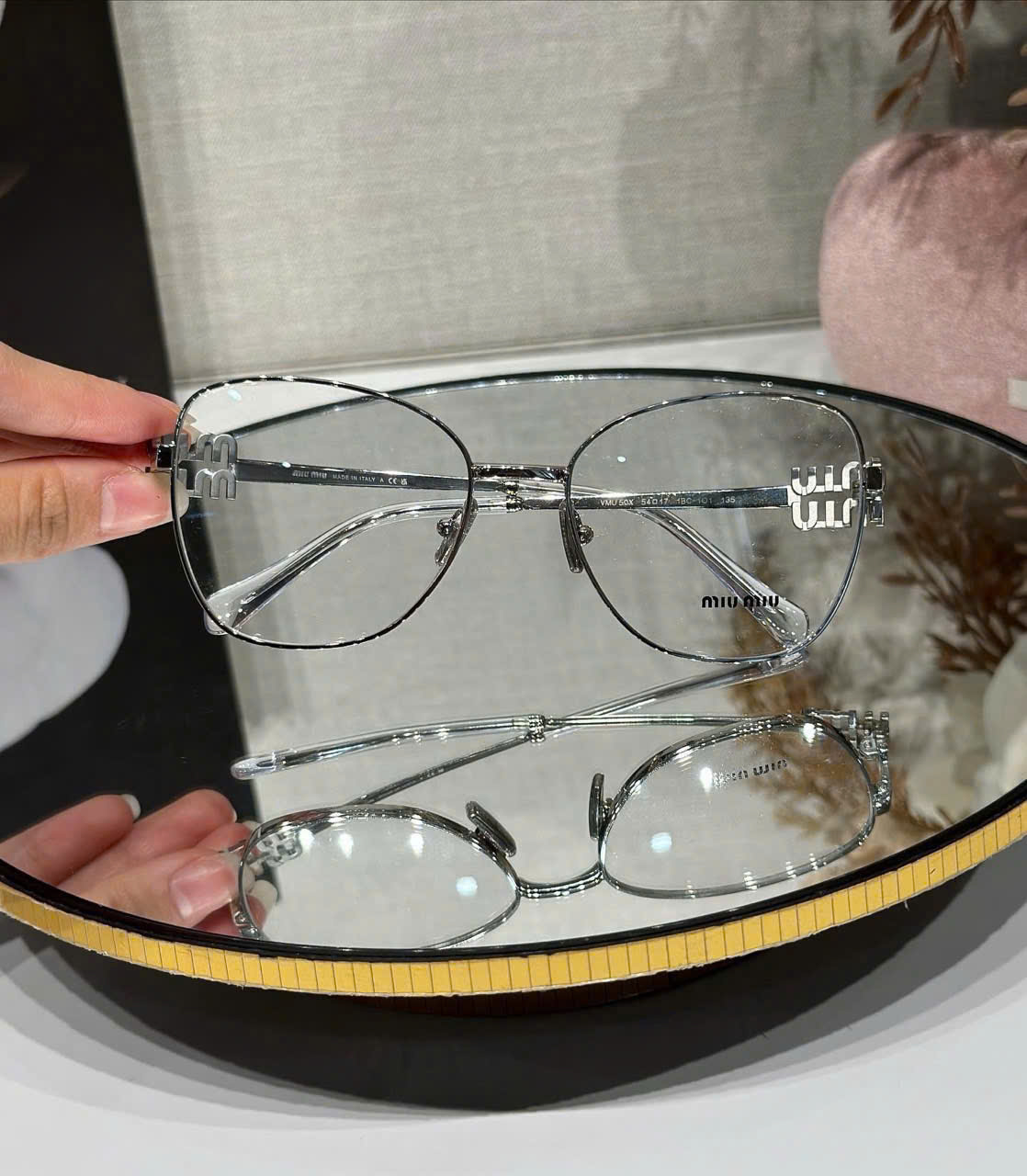 Kính Miu Miu