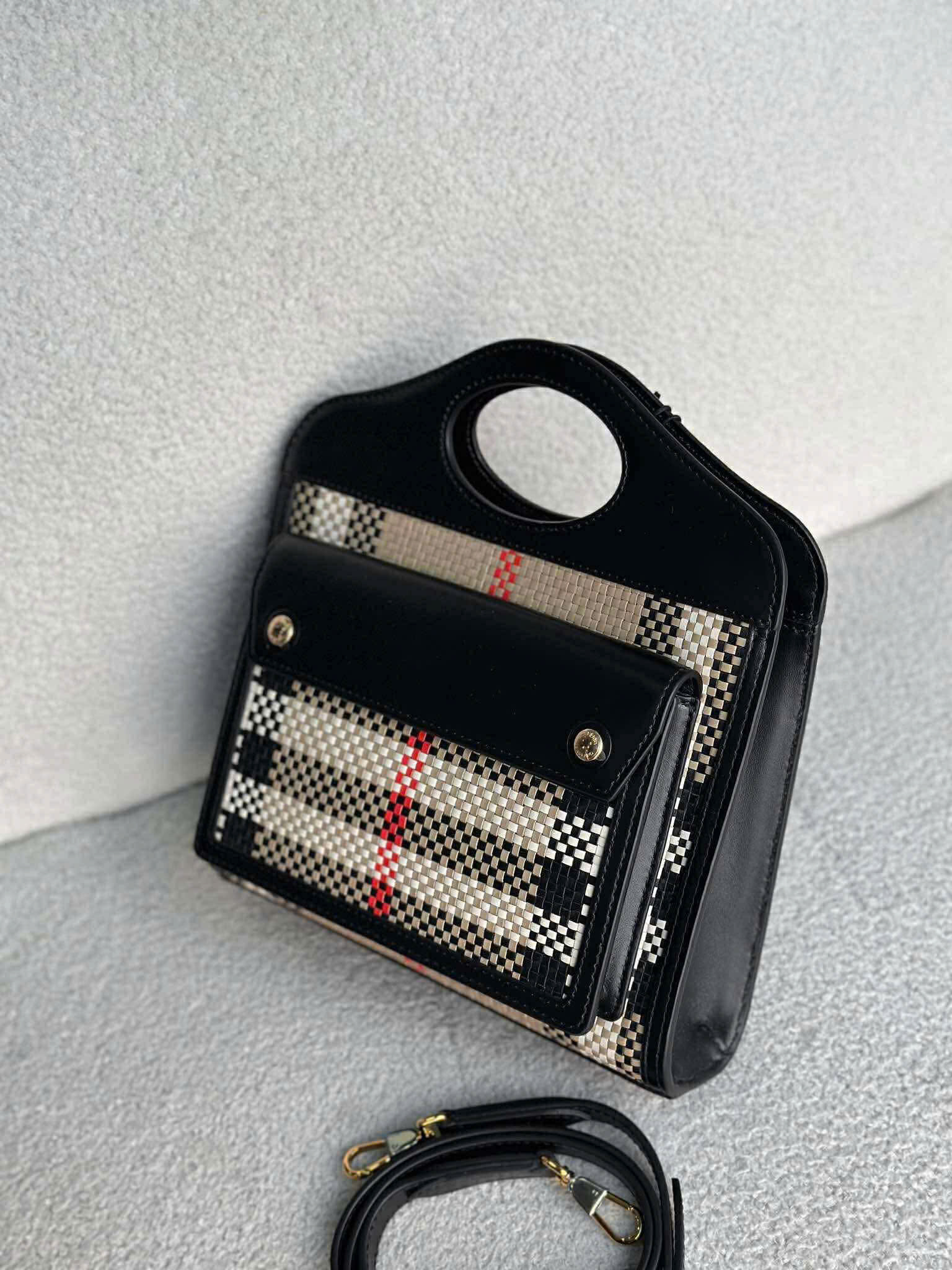 Túi xách Burberry Pocket