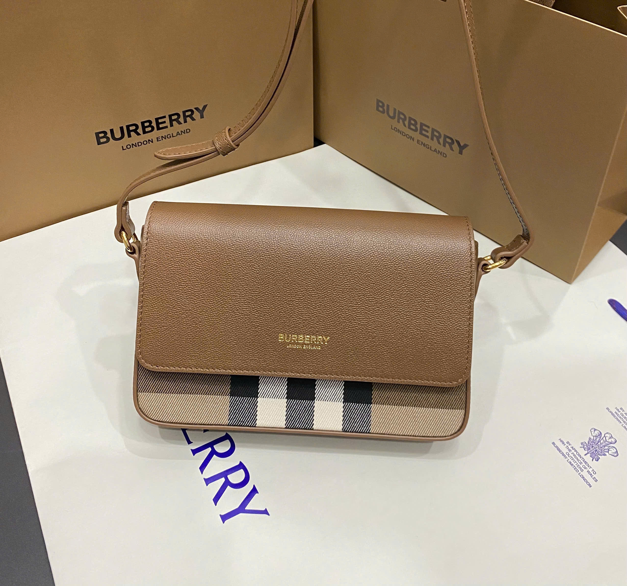 Túi Burberry Hamphshire Crossbody
