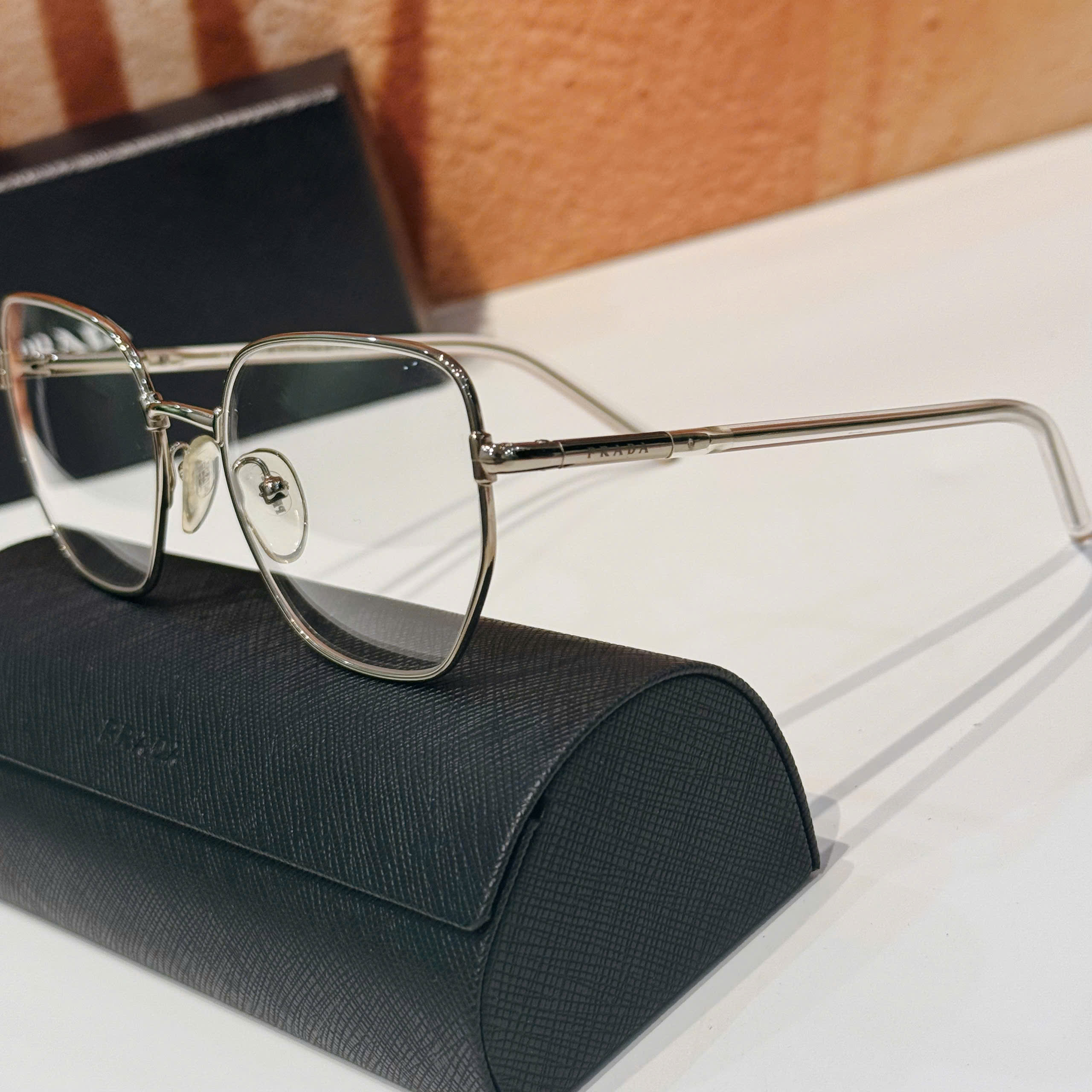 Kính Prada