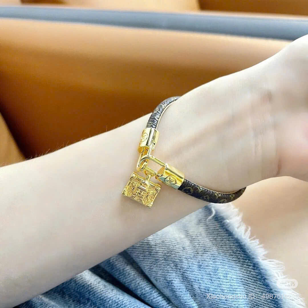 Vòng tay Louis Vuitton Tribute Petite Malle