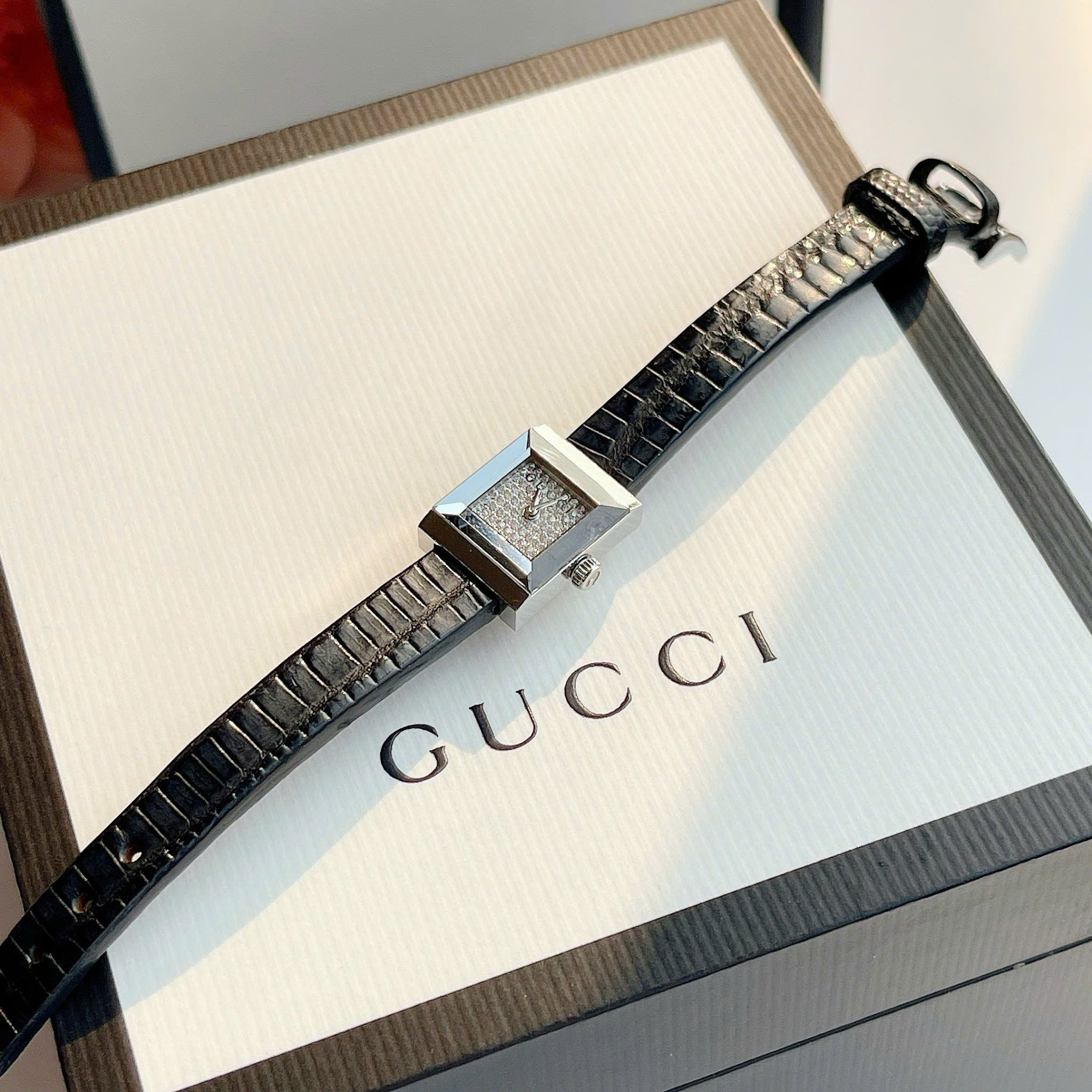 Đồng Hồ Gucci G- Frame