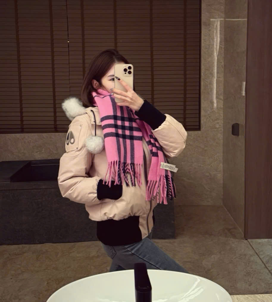 Khăn Burberry Hồng