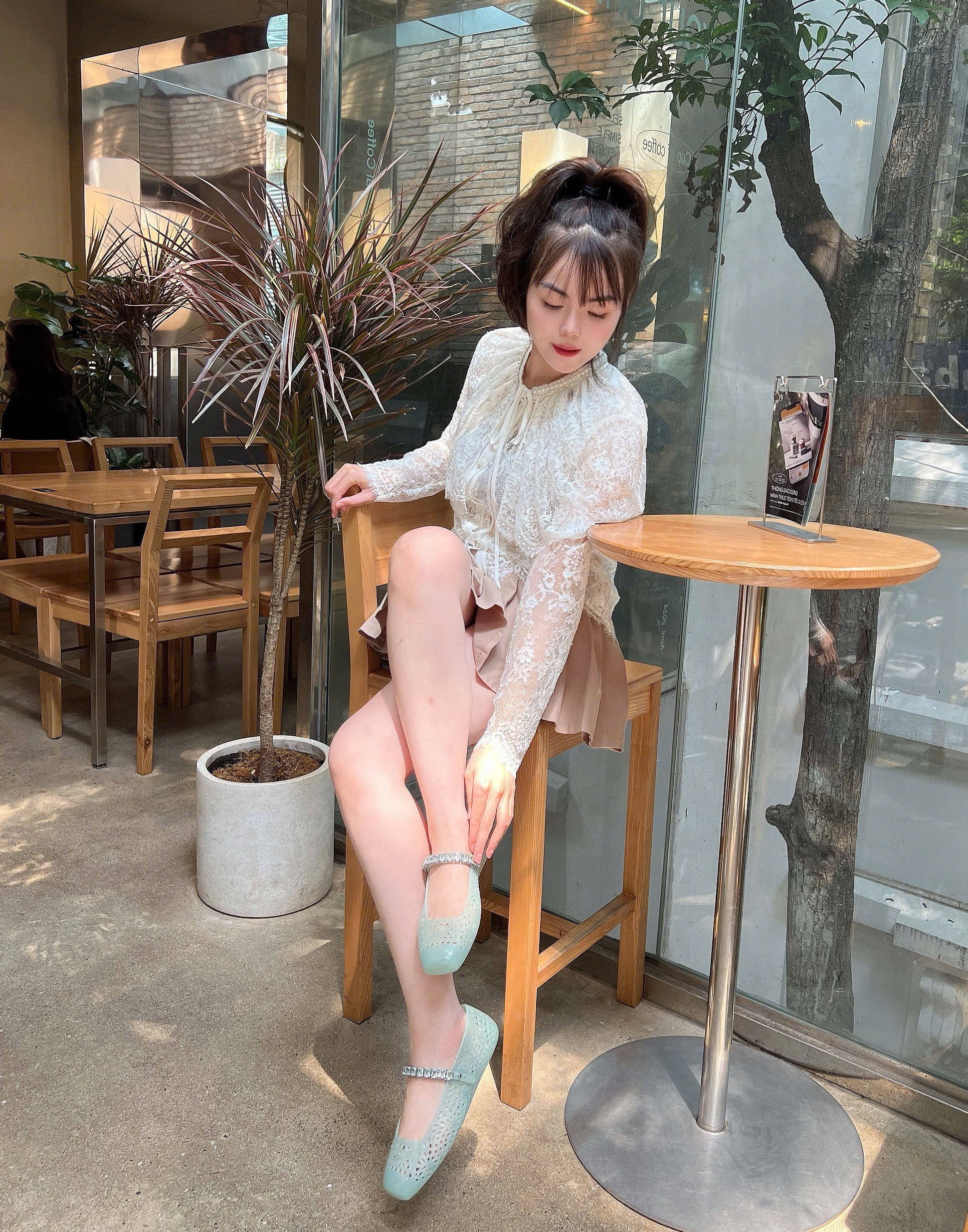 Giày Bệt Nhựa Jimmy Choo