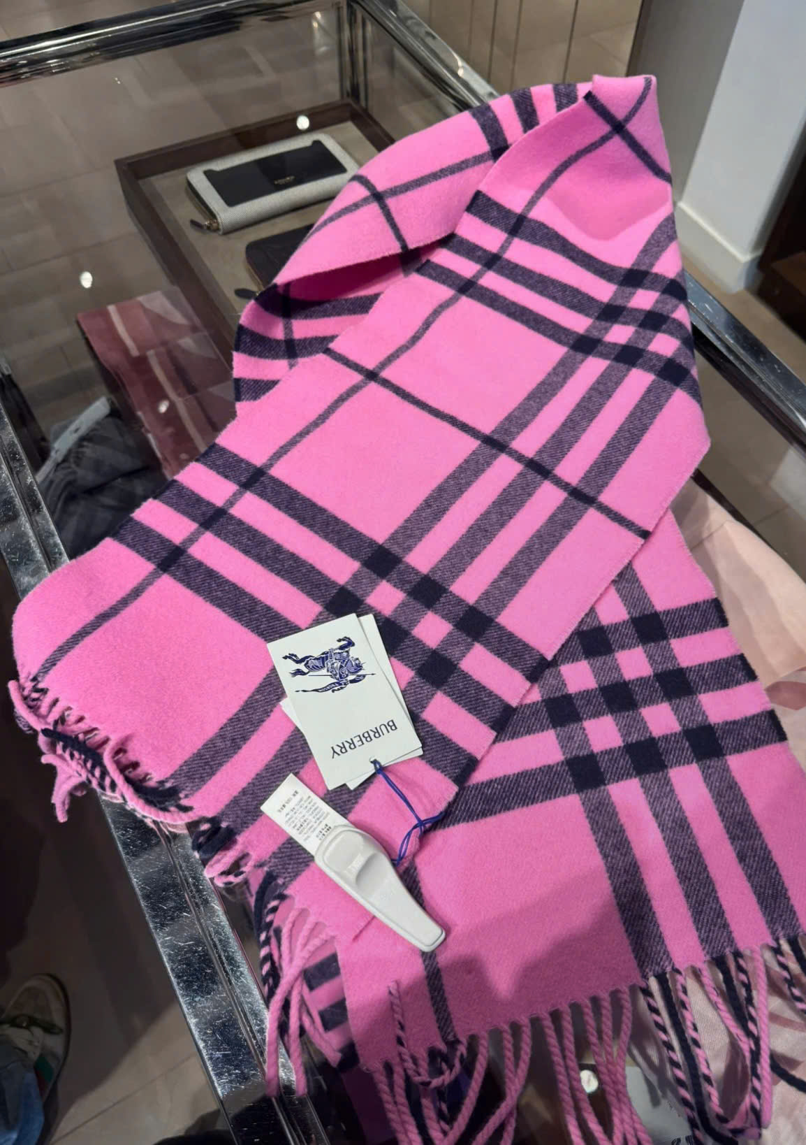 Khăn Burberry Hồng