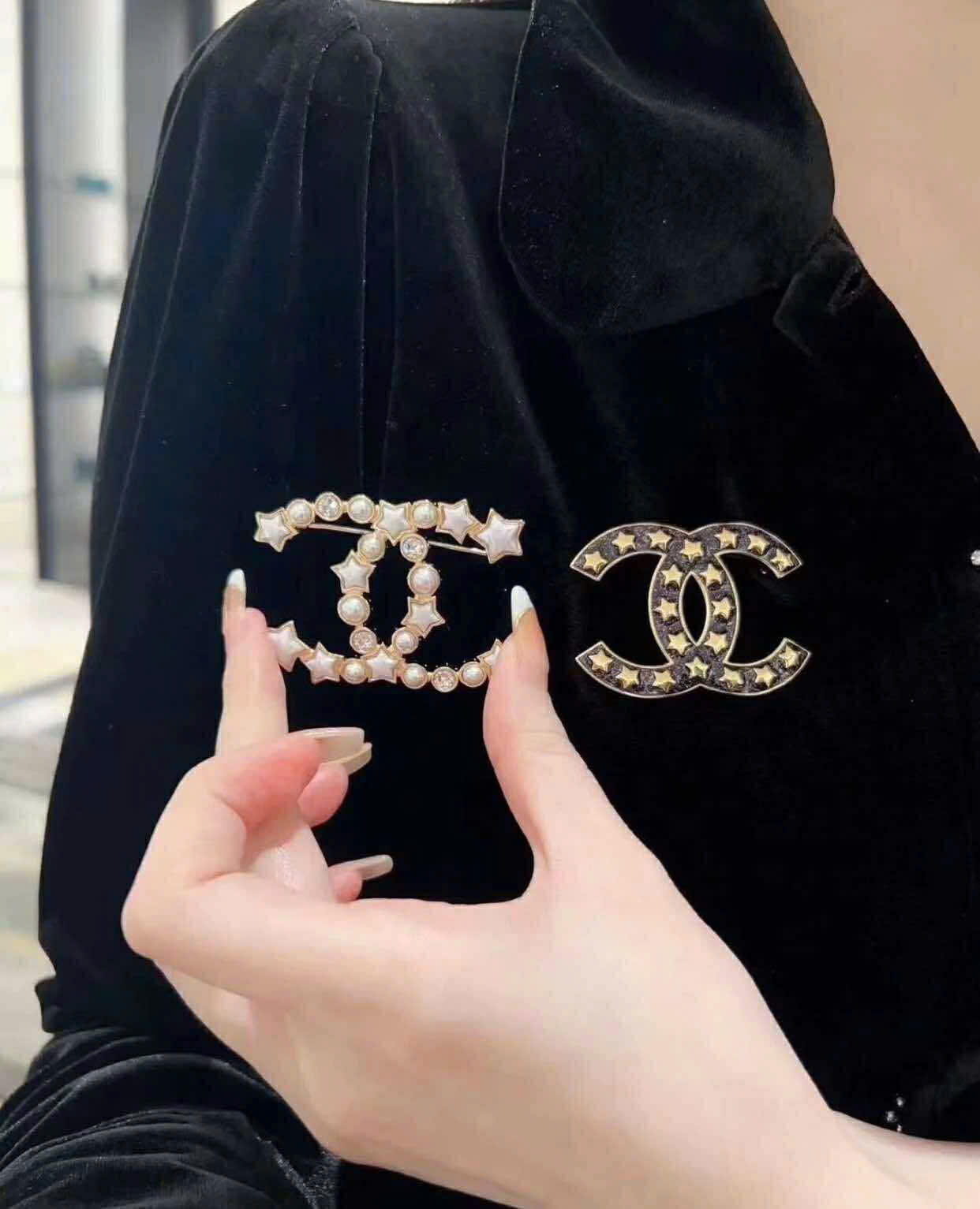 Cài Áo Chanel Logo Sao