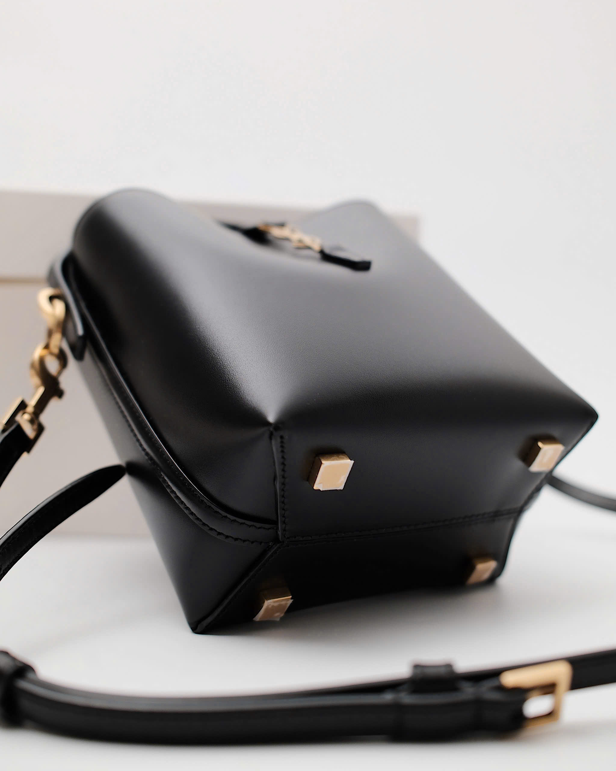 Túi Bucket Yves Saint Laurent LE 37 Mini