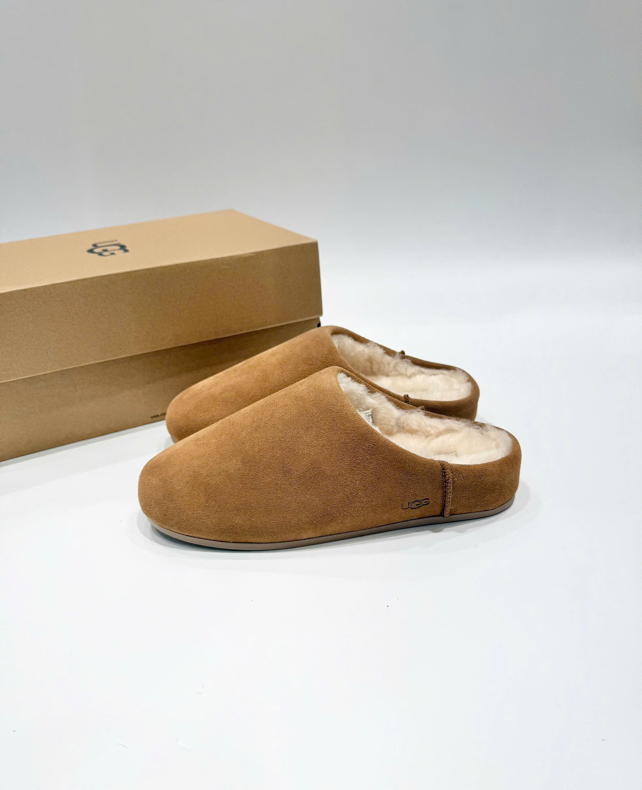 Sục UGG