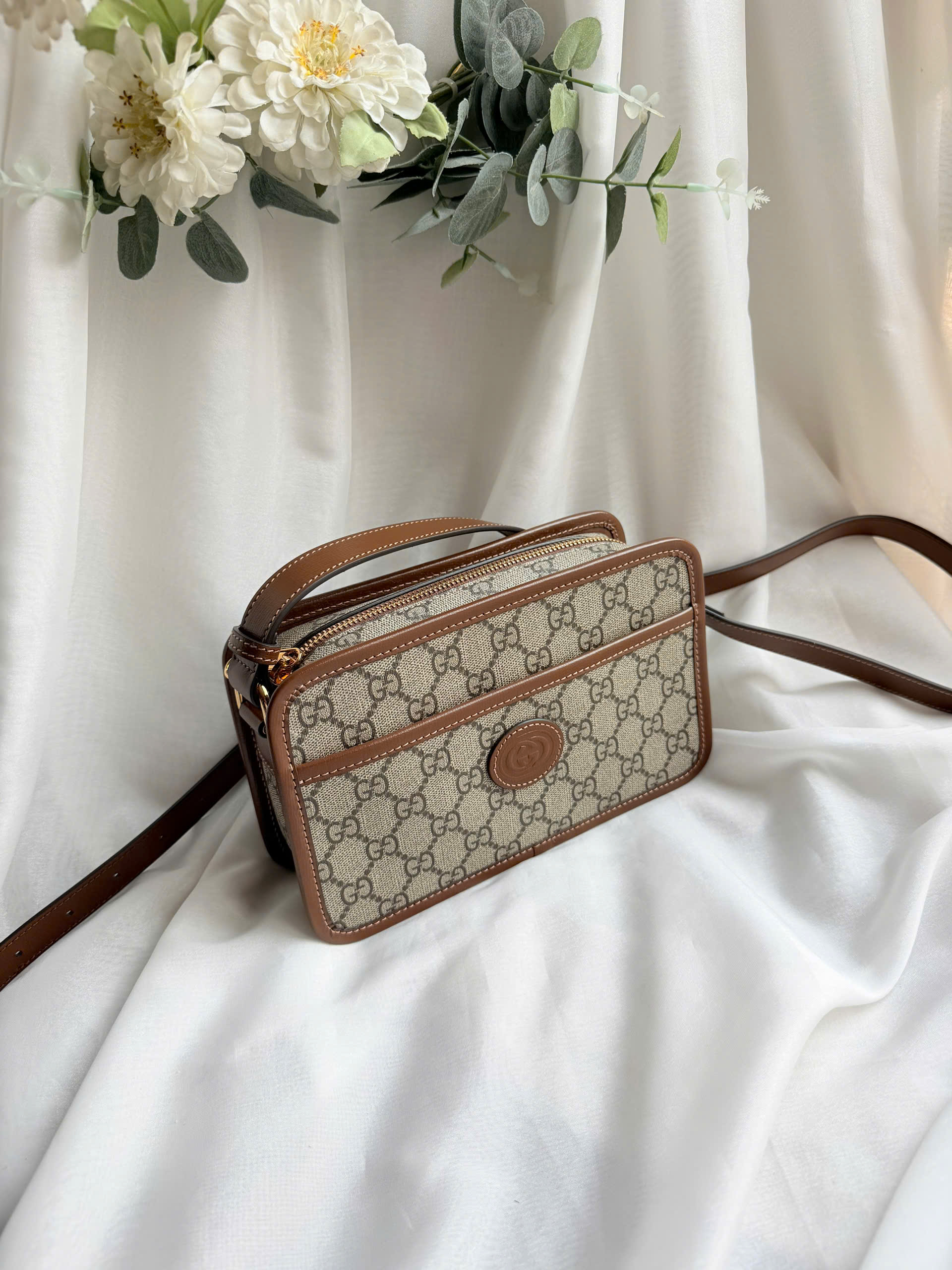 GUCCI Vintage GG Supreme Crossbody