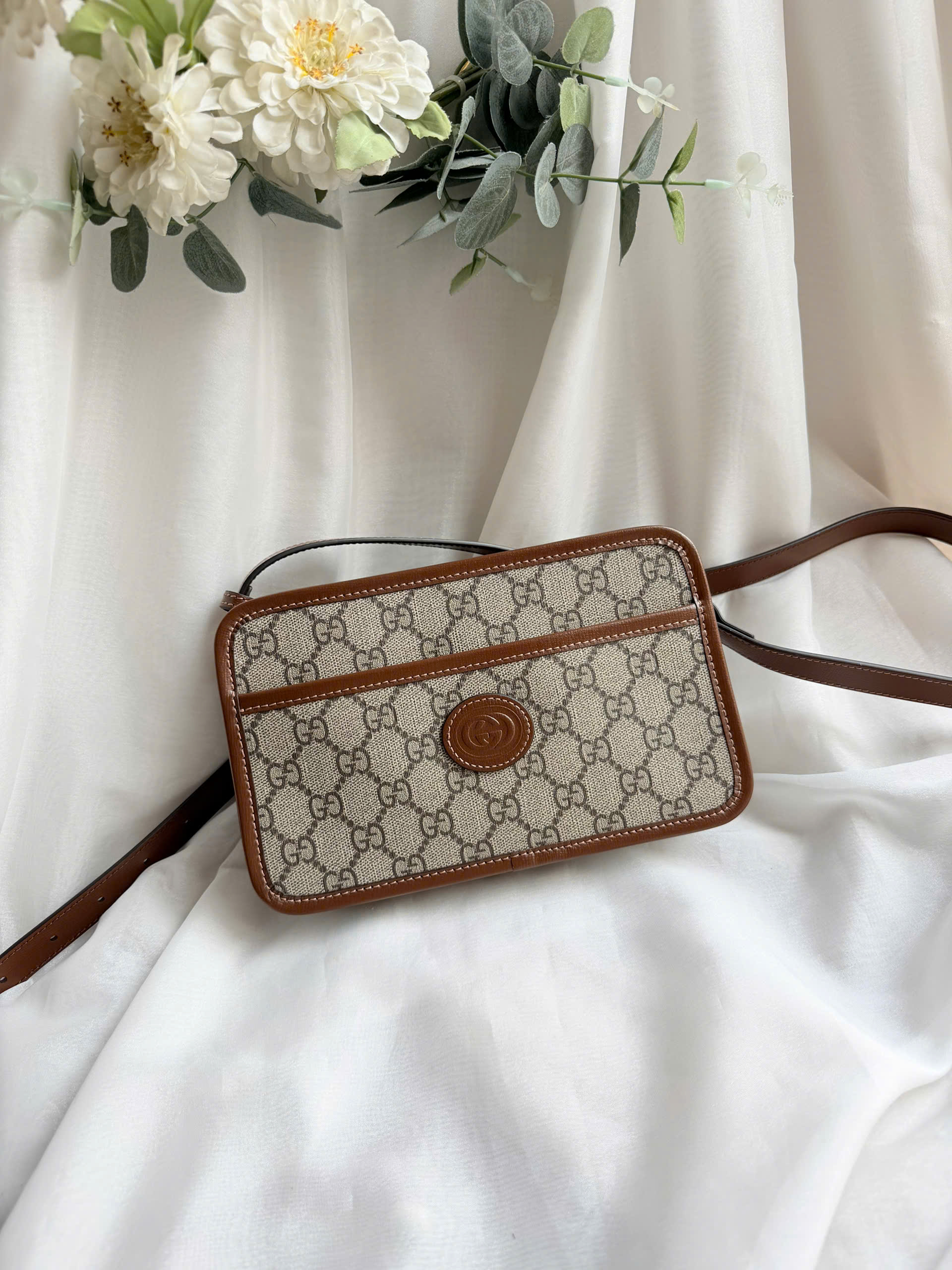 GUCCI Vintage GG Supreme Crossbody