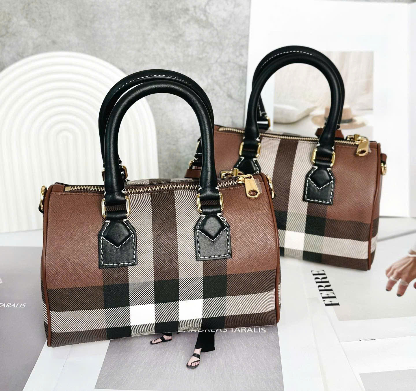 Trống Burberry Speedy Nâu Choco