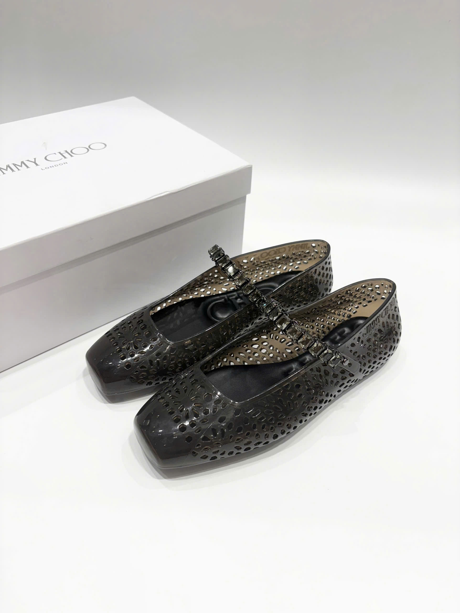 Giày Bệt Nhựa Jimmy Choo
