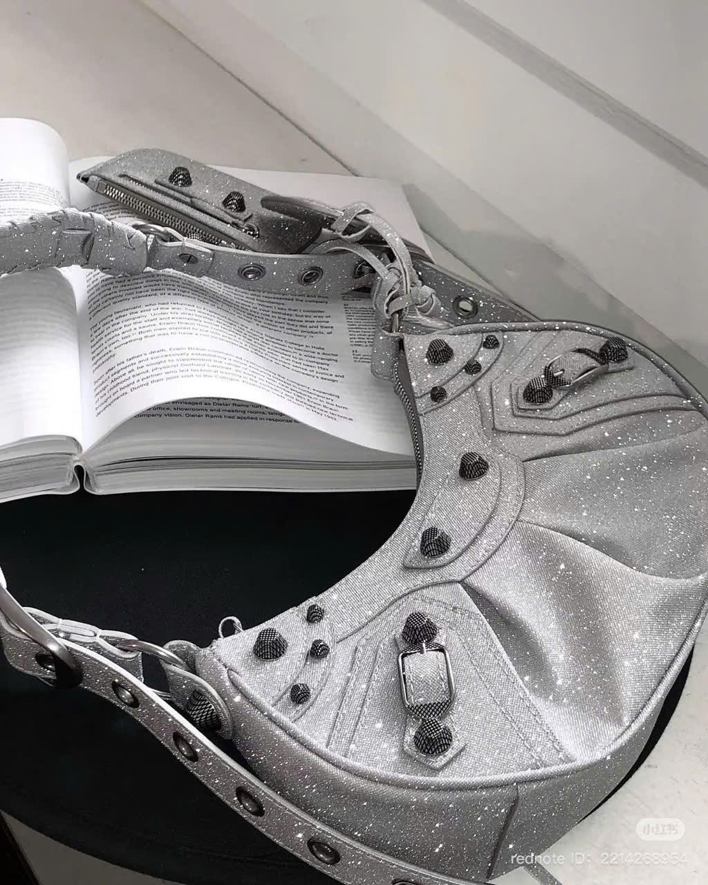 Túi xách Balenciaga le cagole