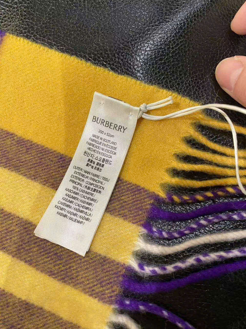 Khăn Burberry