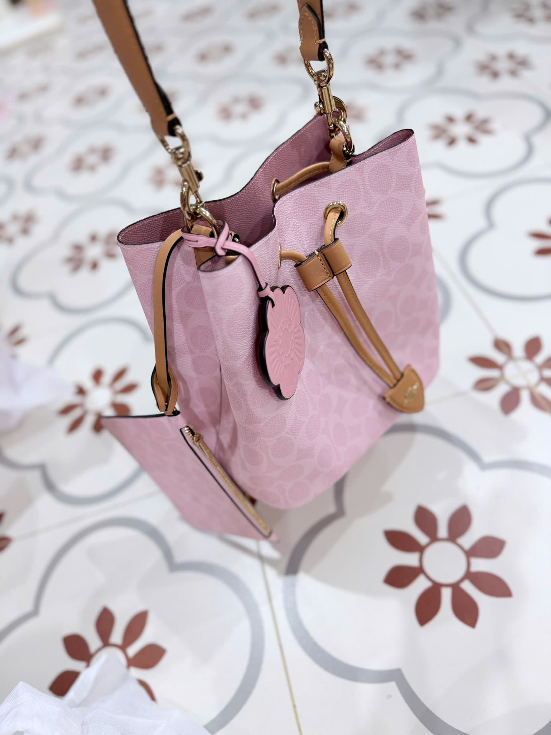 Túi Bucket Coach Hồng