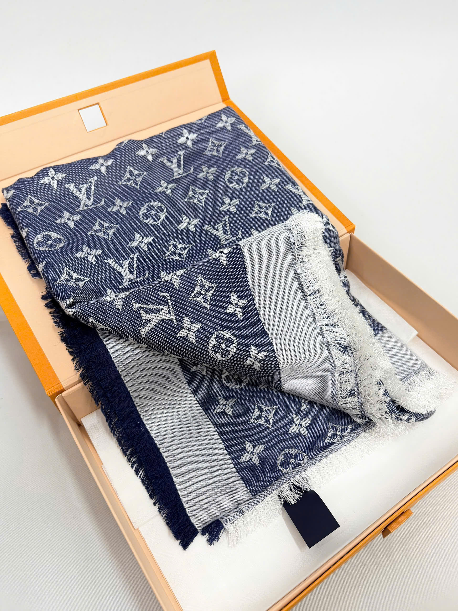 Khăn Louis Vuitton Demin