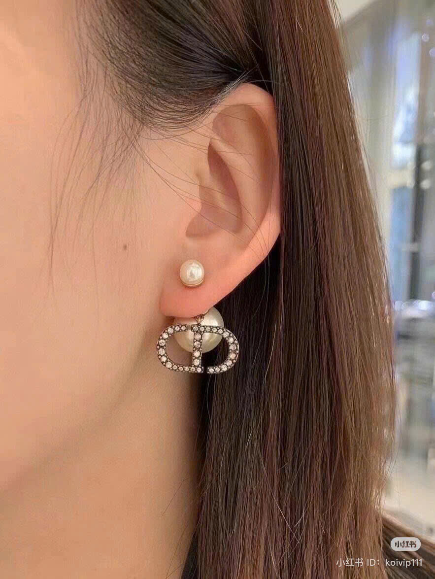Bông tai Dior