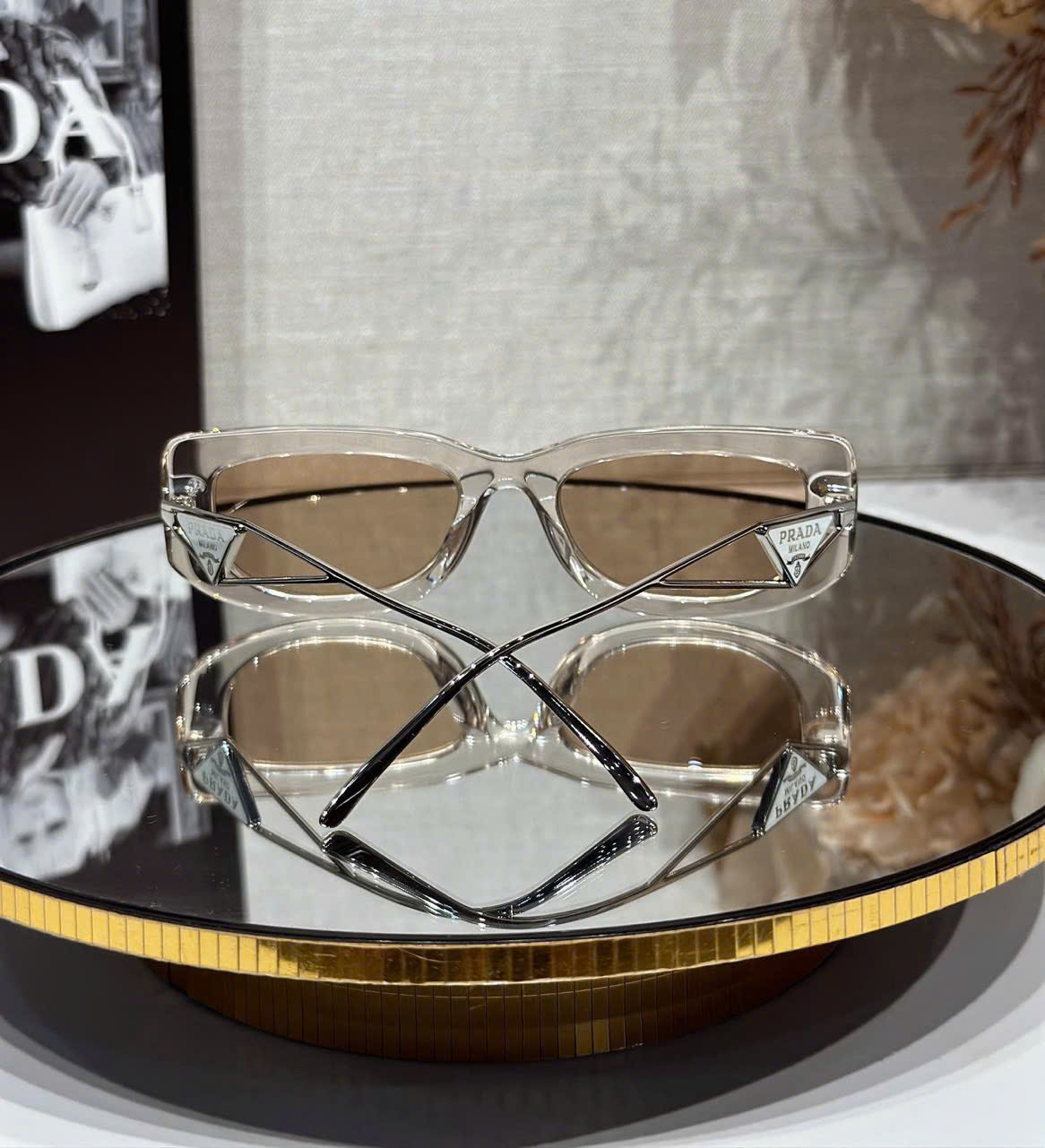 Kính Prada