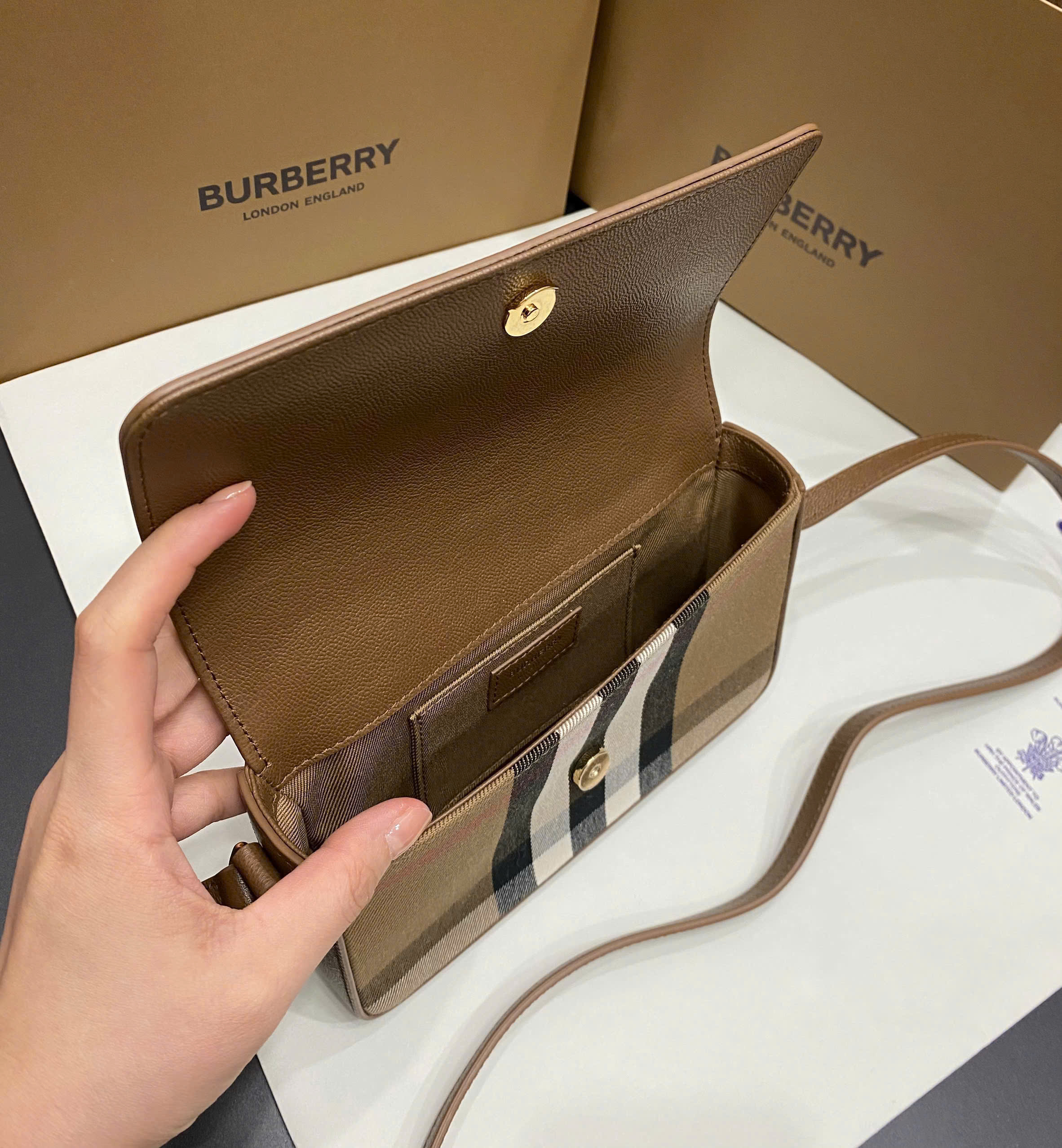 Túi Burberry Hamphshire Crossbody