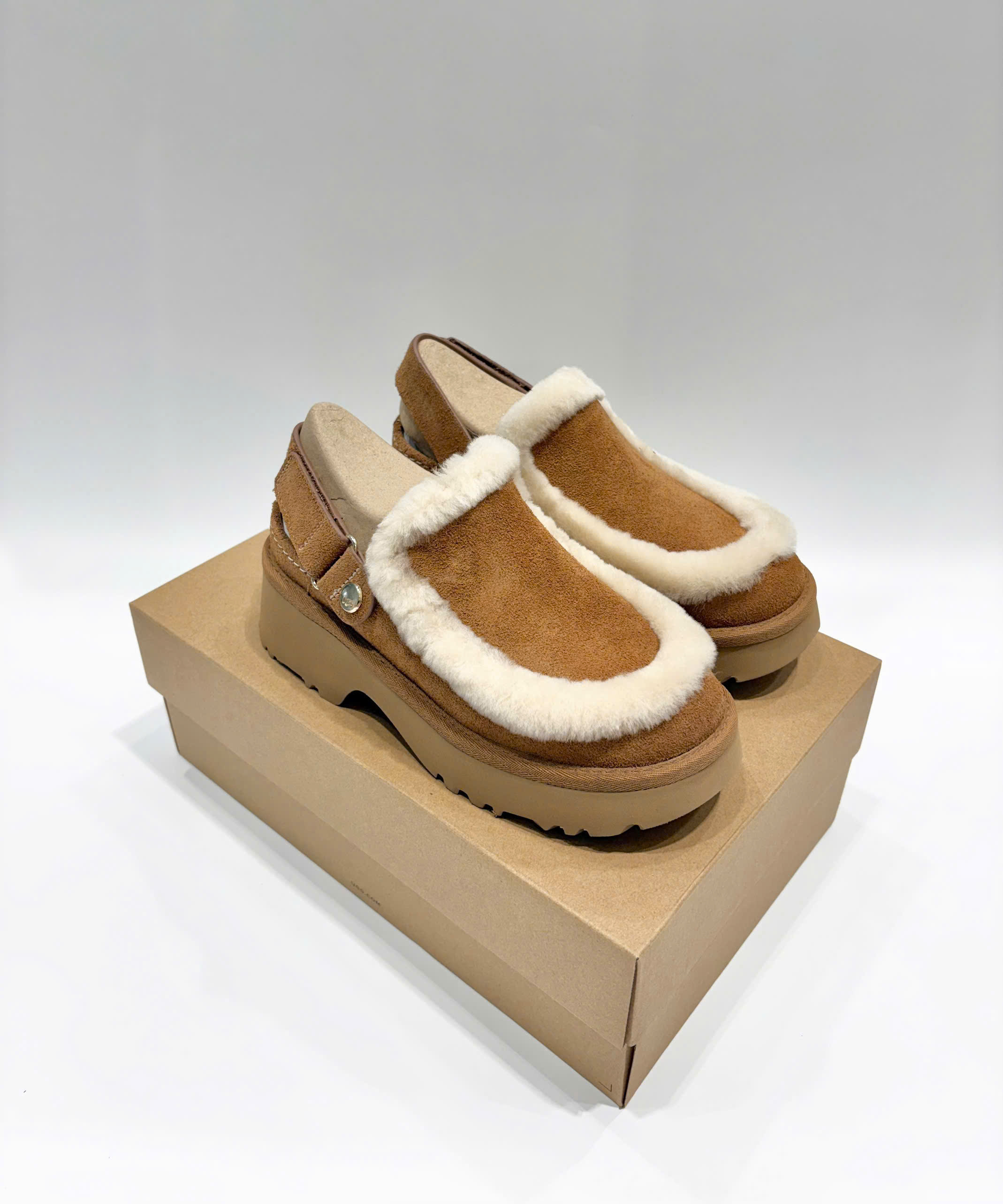 Sandal UGG Nâu Viền Lông