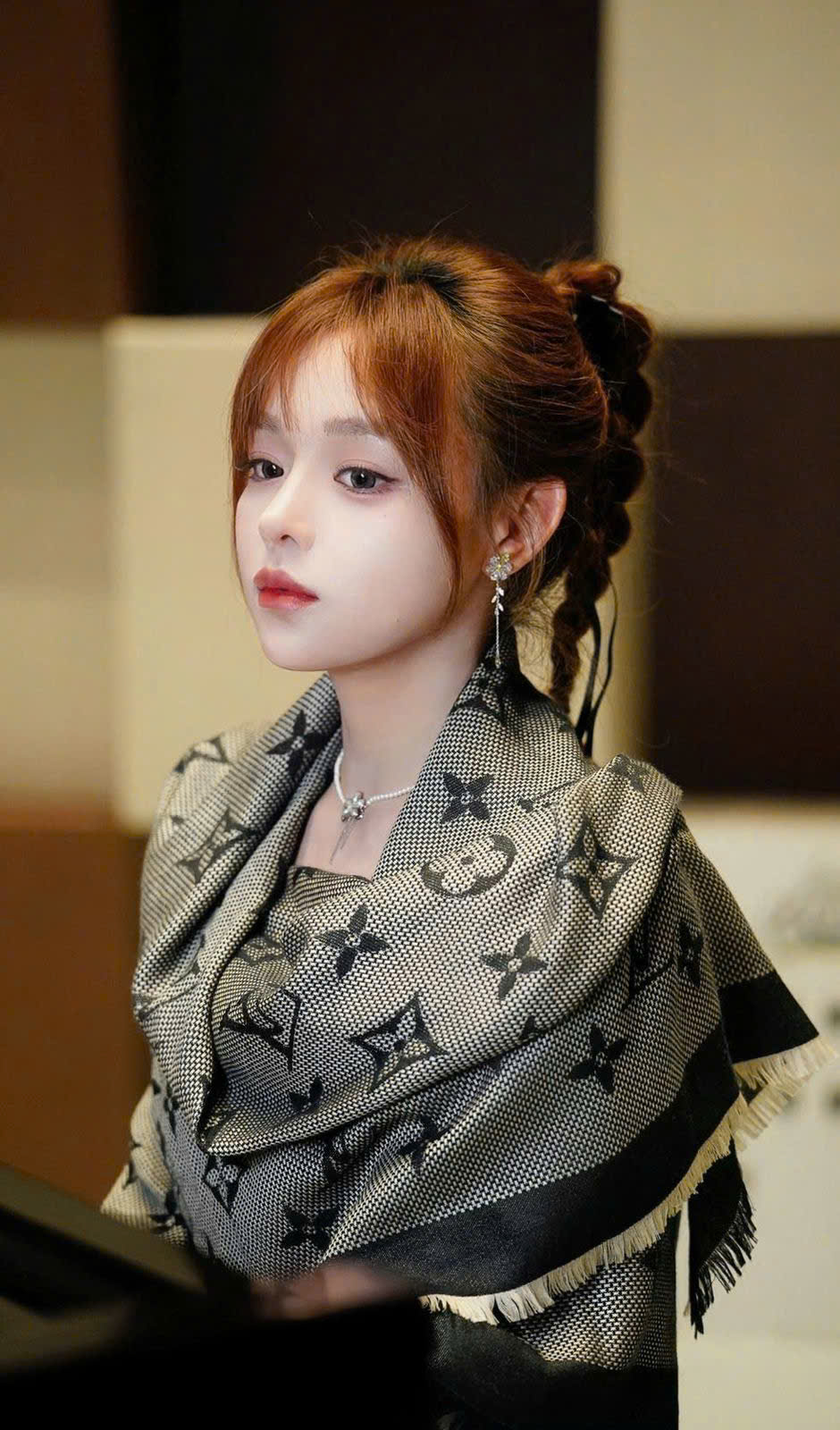 Khăn Louis Vuitton Neo Natte