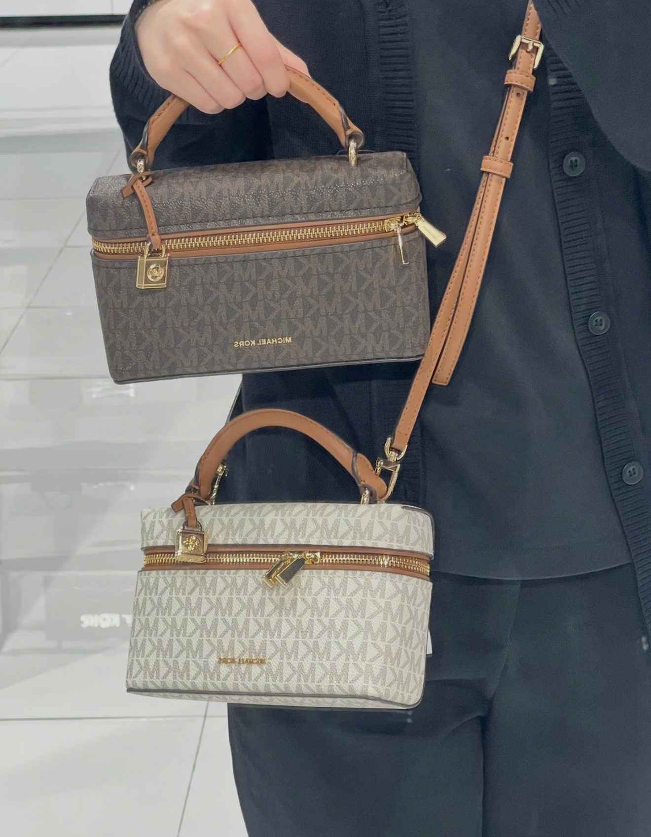 Túi Michael Kors Jana Logo