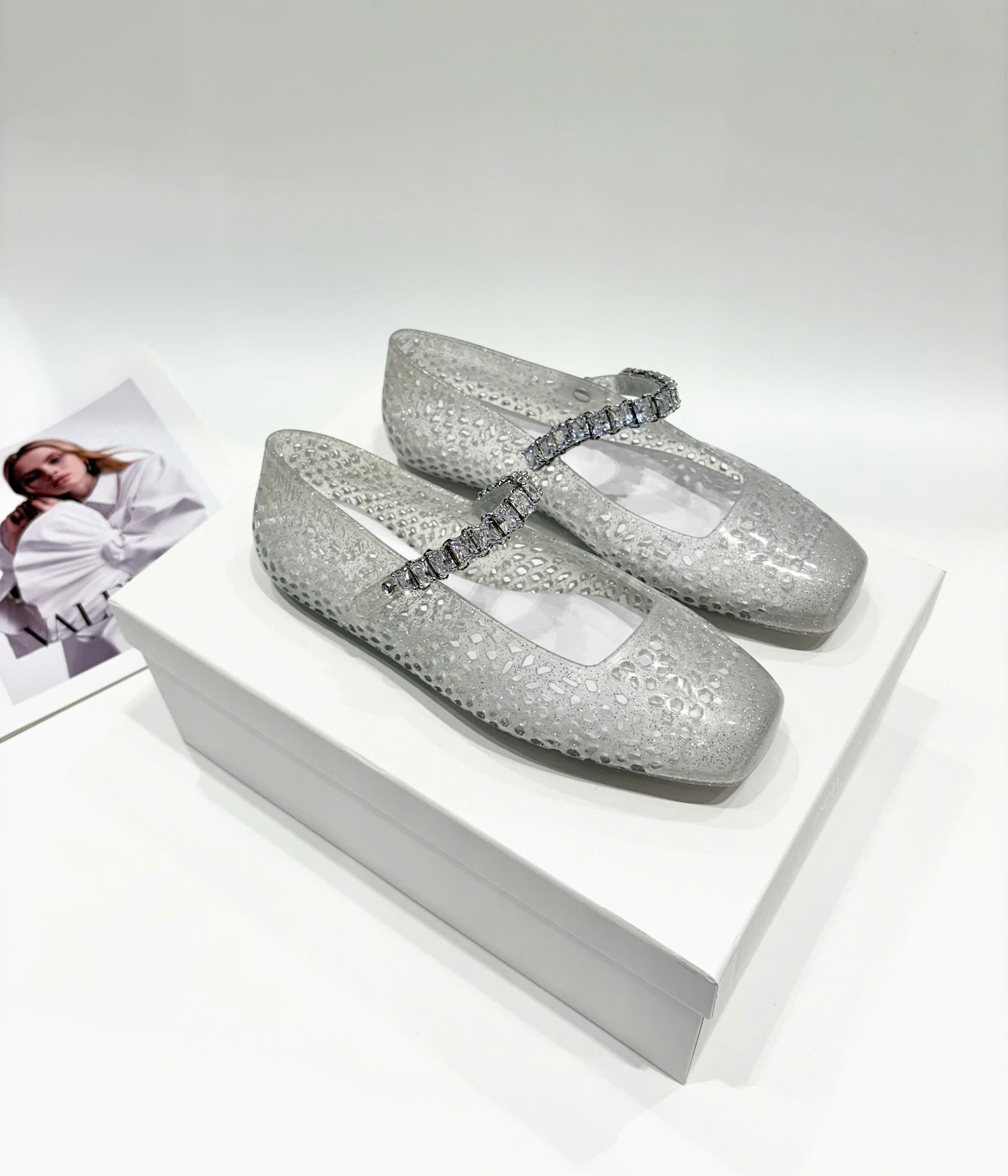 Giày Bệt Nhựa Jimmy Choo