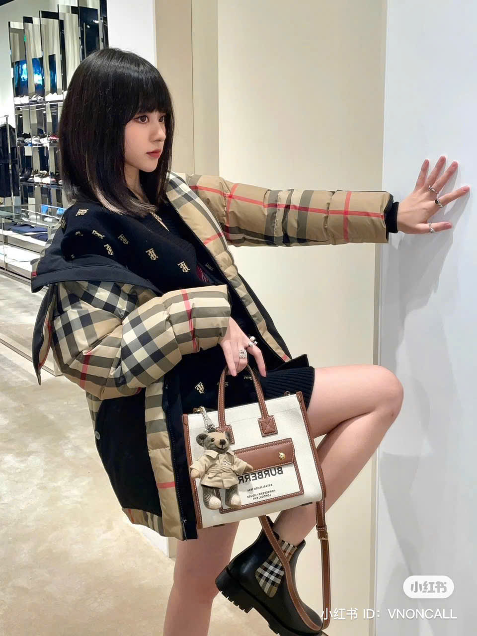Túi Xách Burberry Freya Tote Mini