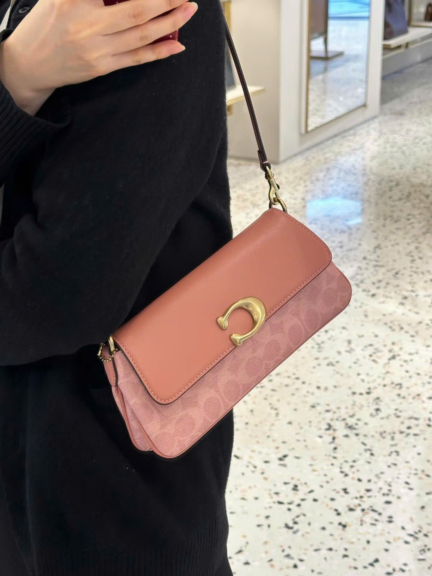 Túi Coach Jet Shoulder Hồng