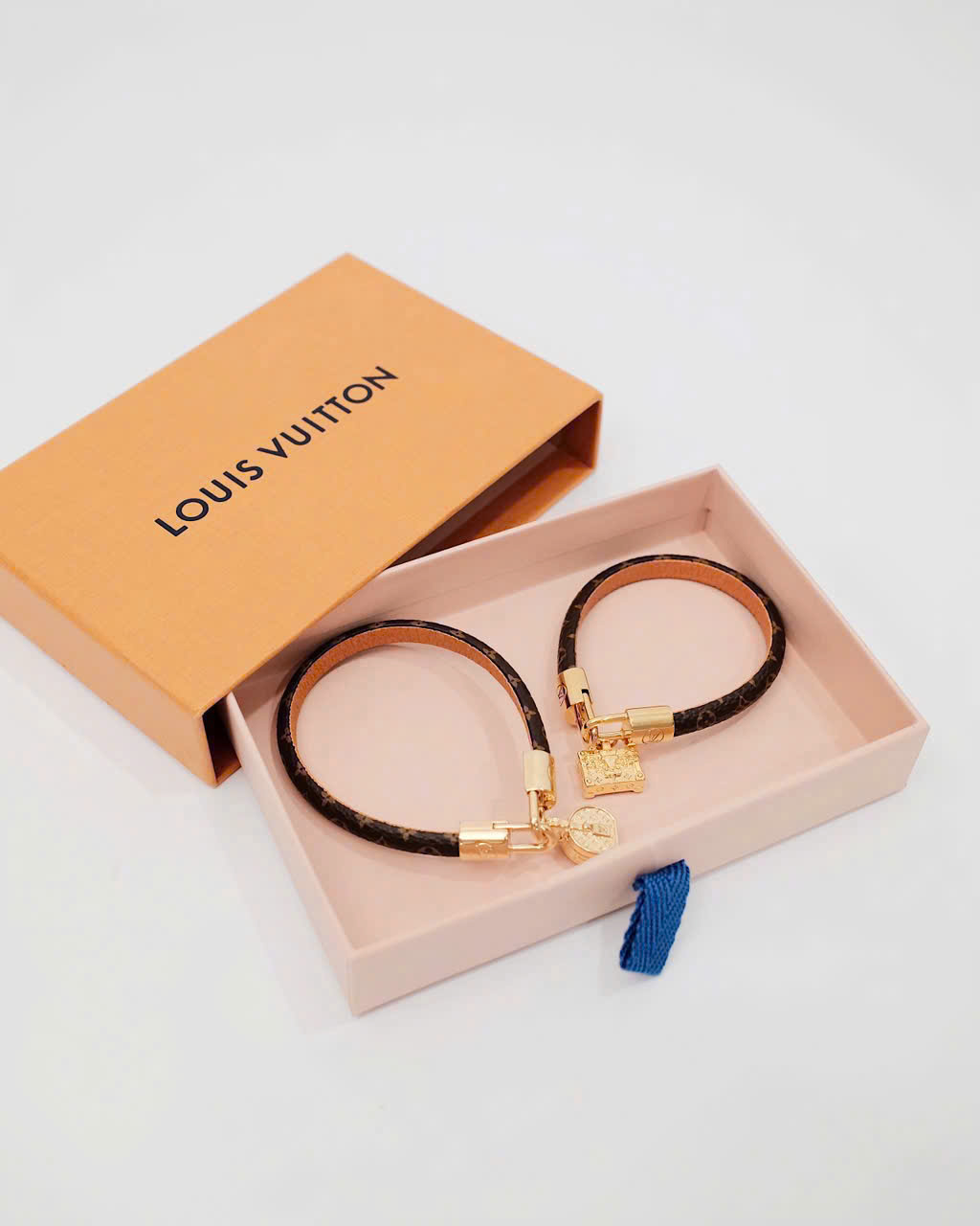 Vòng tay Louis Vuitton Tribute Petite Malle
