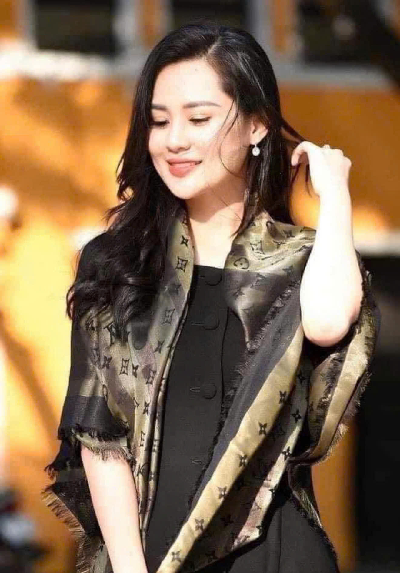 Khăn Louis Vuitton