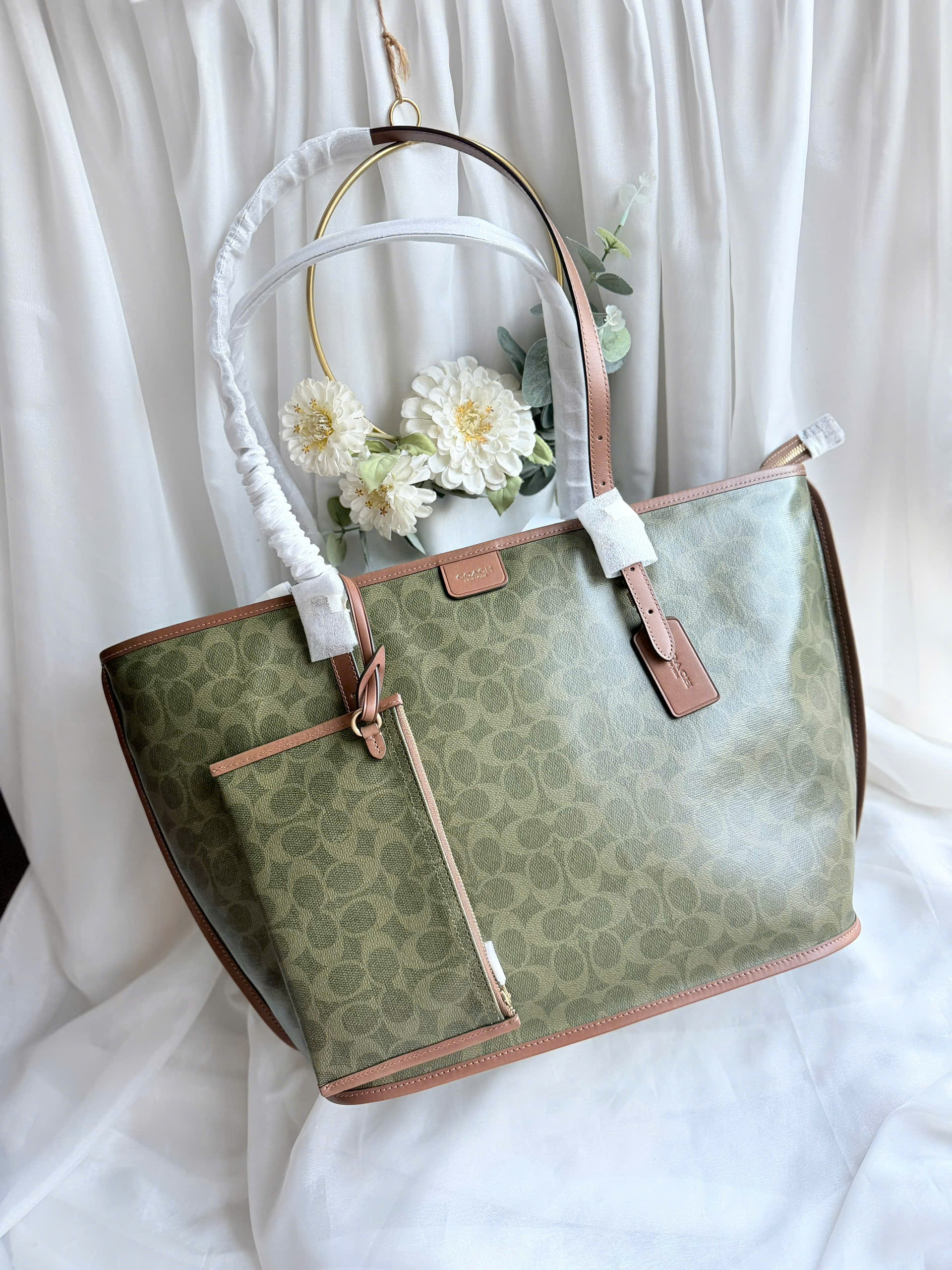 Túi Coach Taxi Tote Canvas