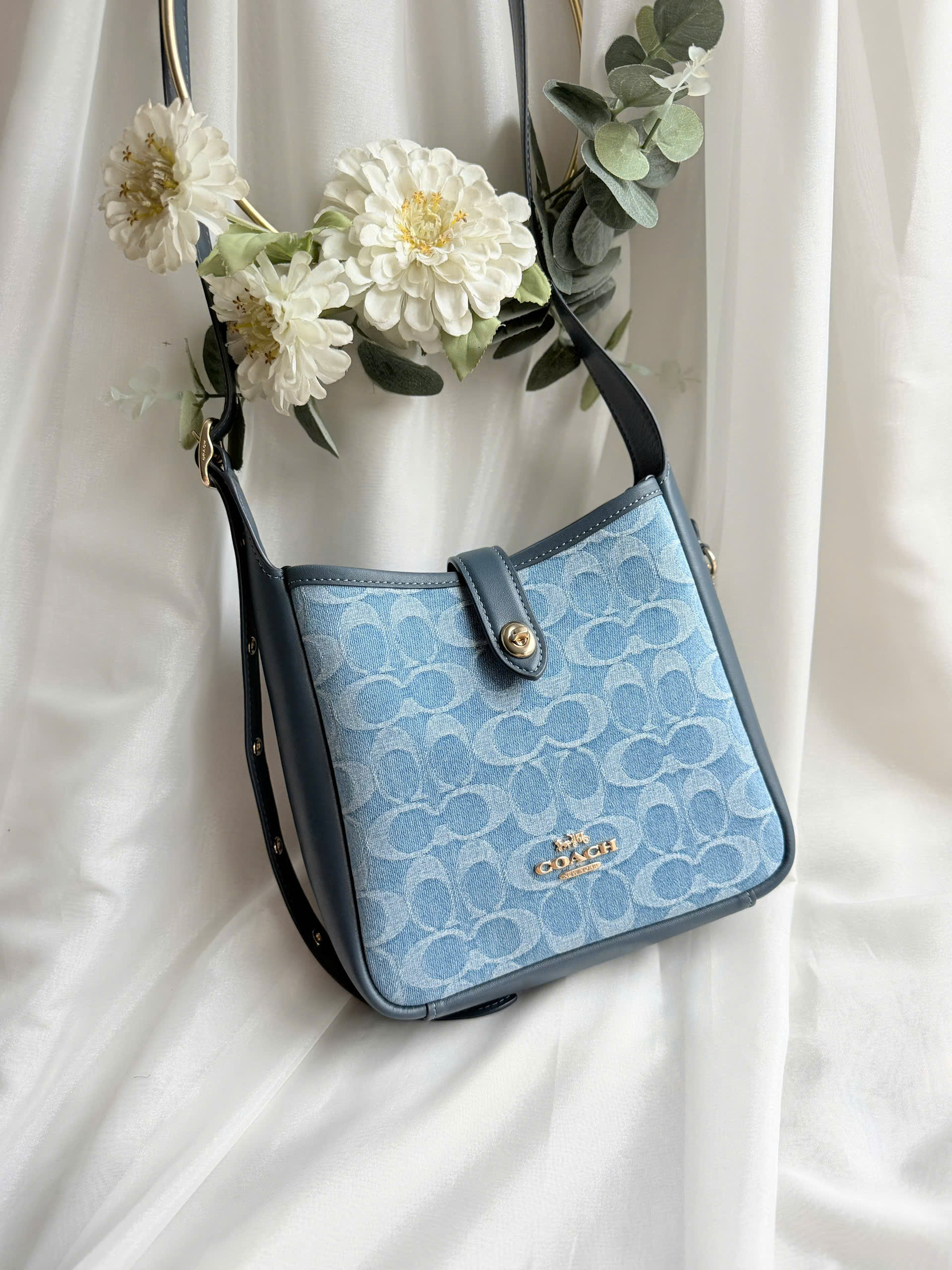 Túi Coach Hadley Hobo Mini