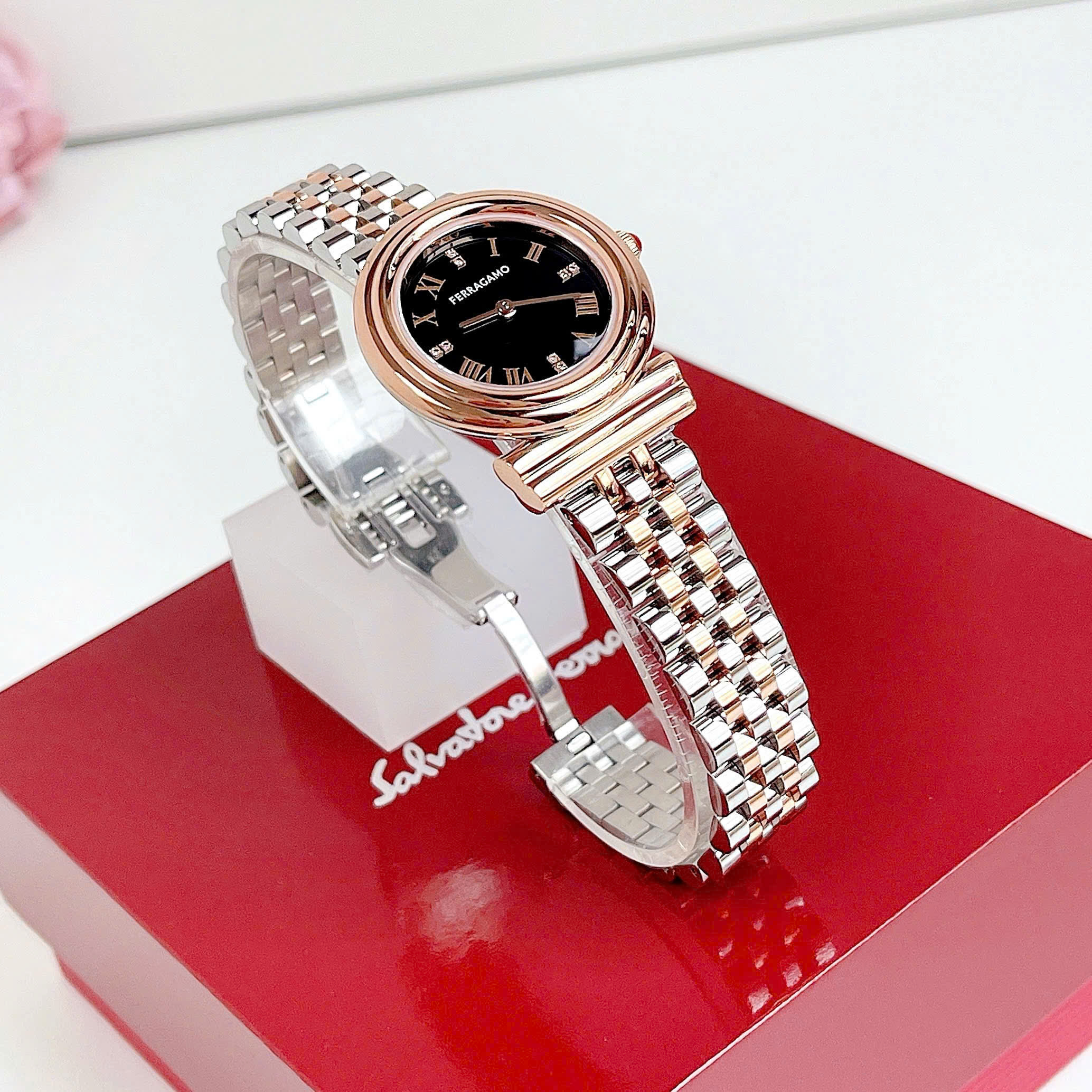 Đồng Hồ Salvatore Ferragamo Gancini