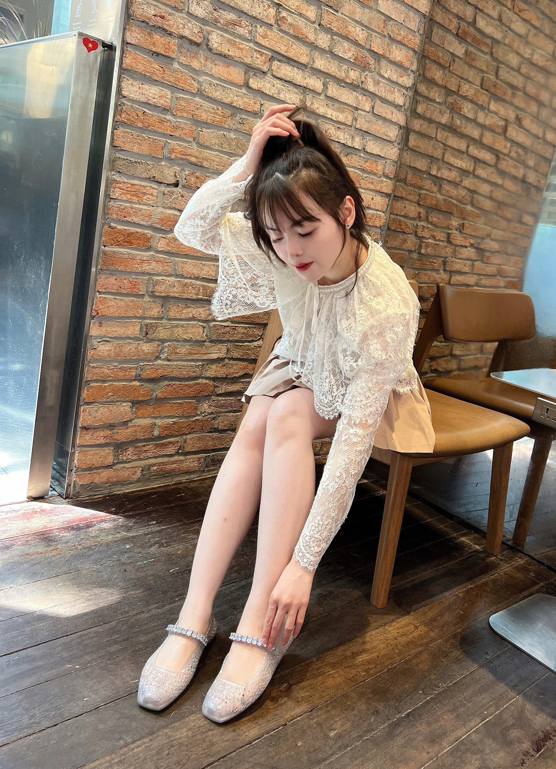 Giày Bệt Nhựa Jimmy Choo
