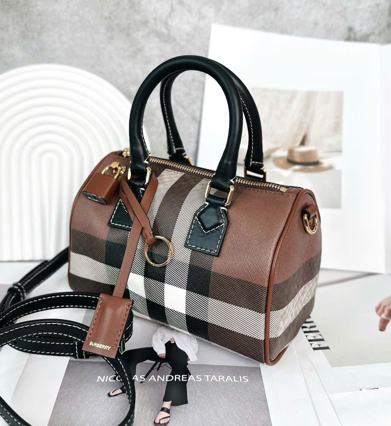 Trống Burberry Speedy Nâu Choco