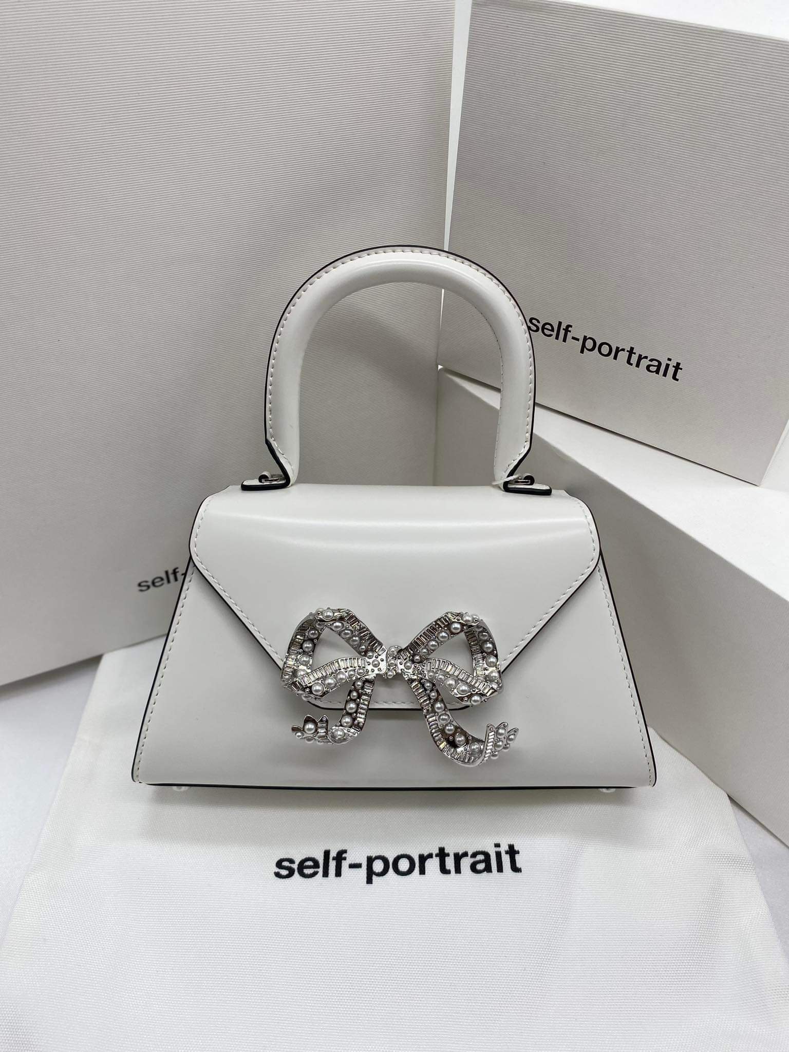 Túi Self top trắng nơ trai nhỏ